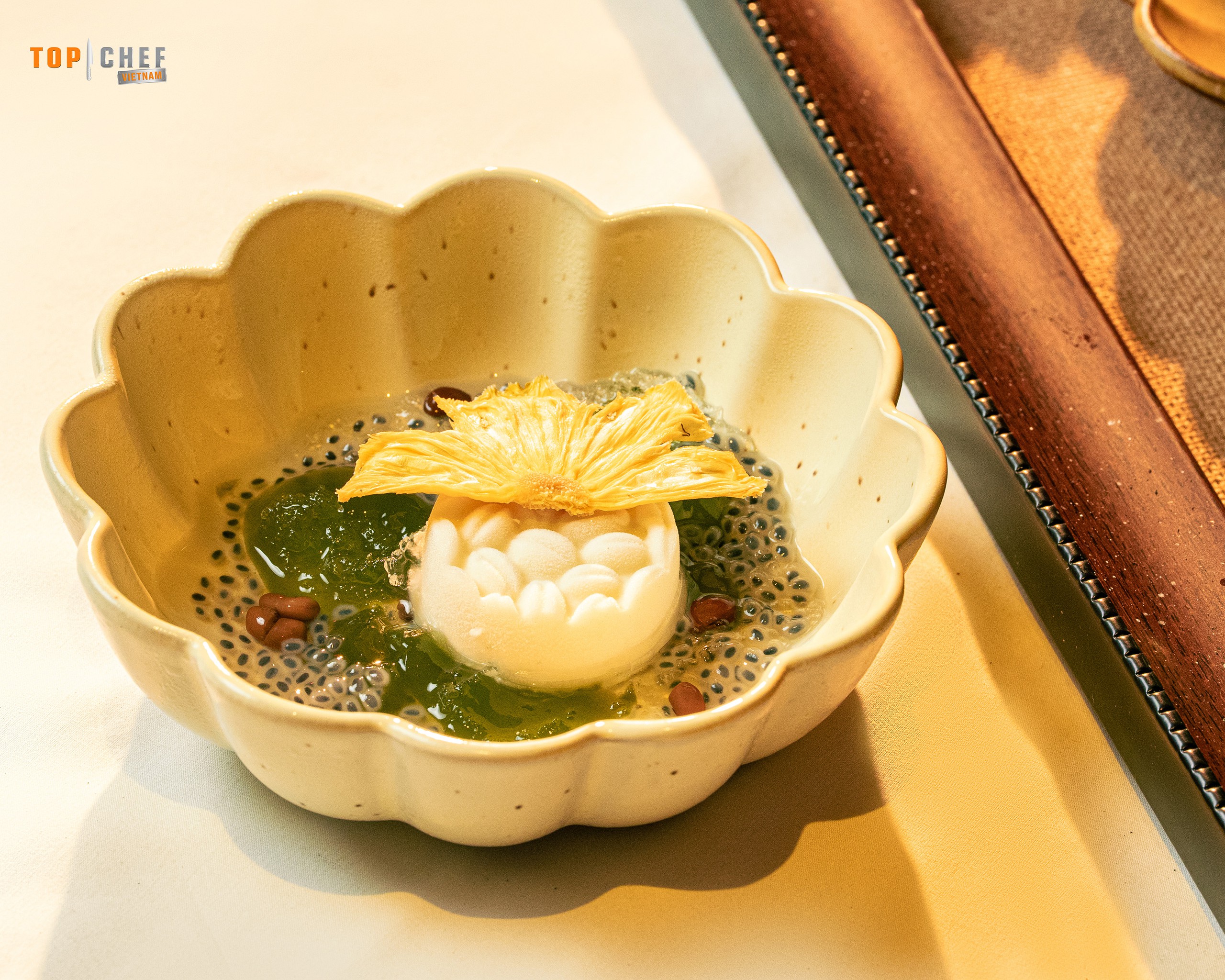 Đầu bếp Khắc Linh chiến thắng Top Chef bằng món ăn từ yến tiệc cung đình Huế - Ảnh 4.