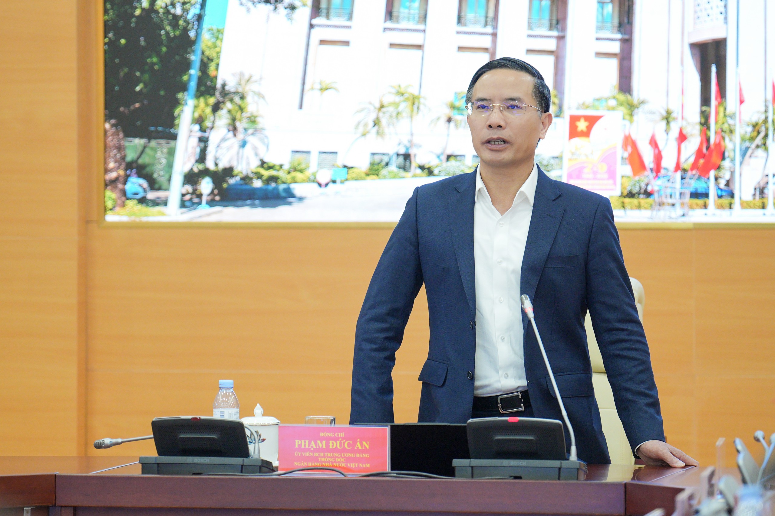 Thống đốc Phạm Đức Ấn: phải giảm lãi suất cho vay 1,5-2%/năm - Ảnh 1.