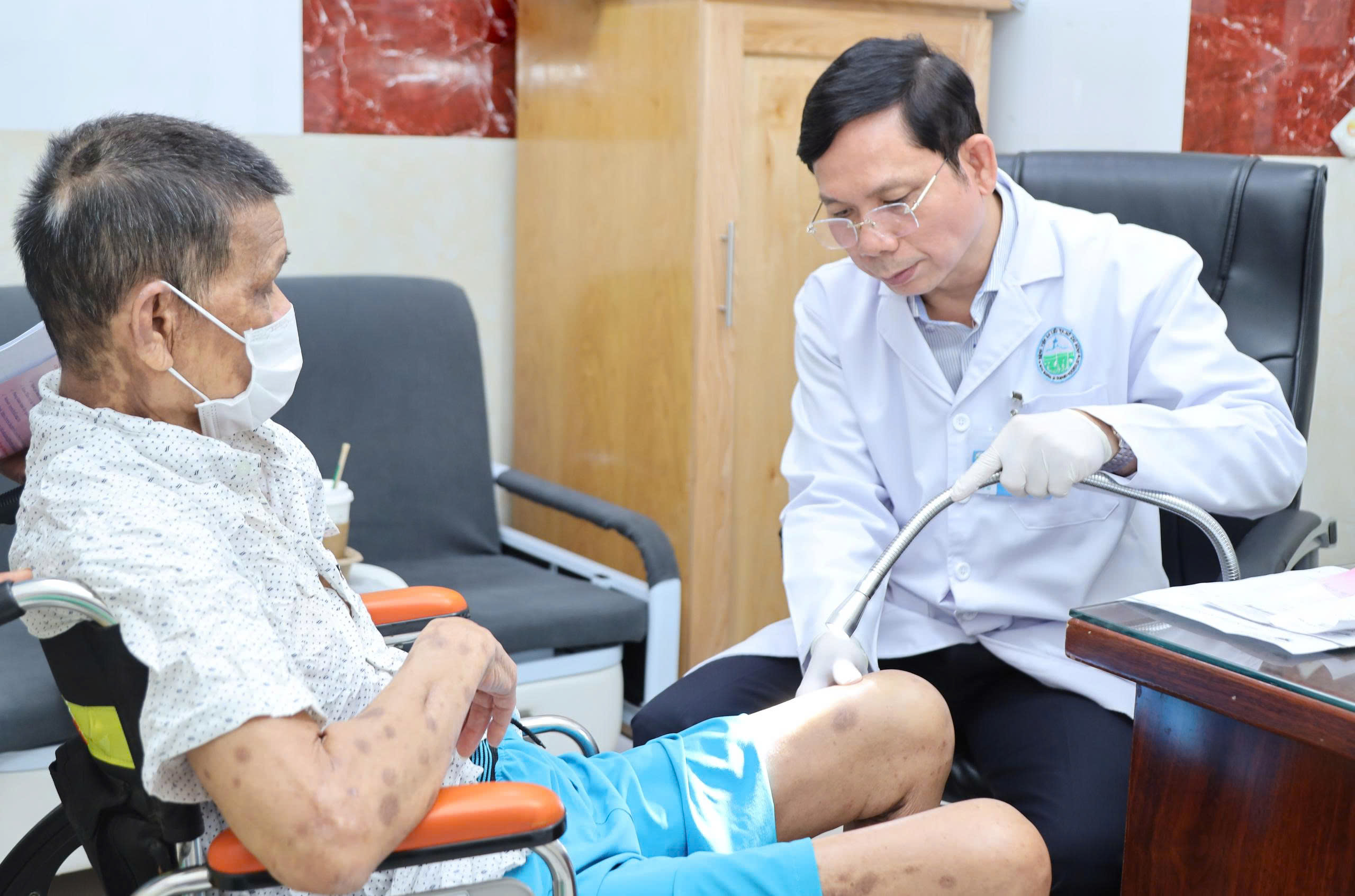 Da đã lành, cơn đau sau zona thần kinh vẫn hành hạ, gây mất ngủ, trầm cảm - Ảnh 2.