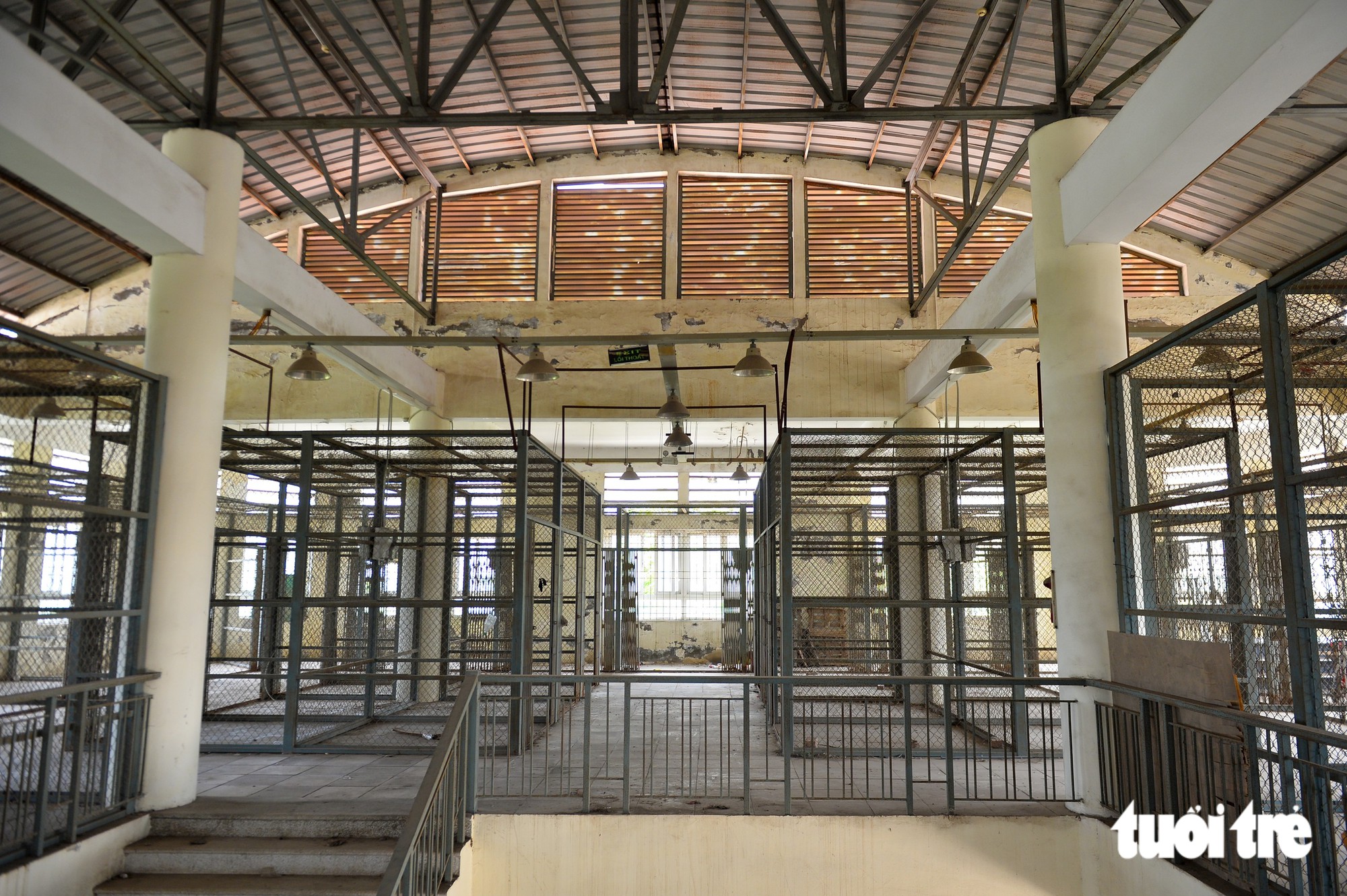 2 long-abandoned markets in Hanoi show contrasting fates - Ảnh 13.