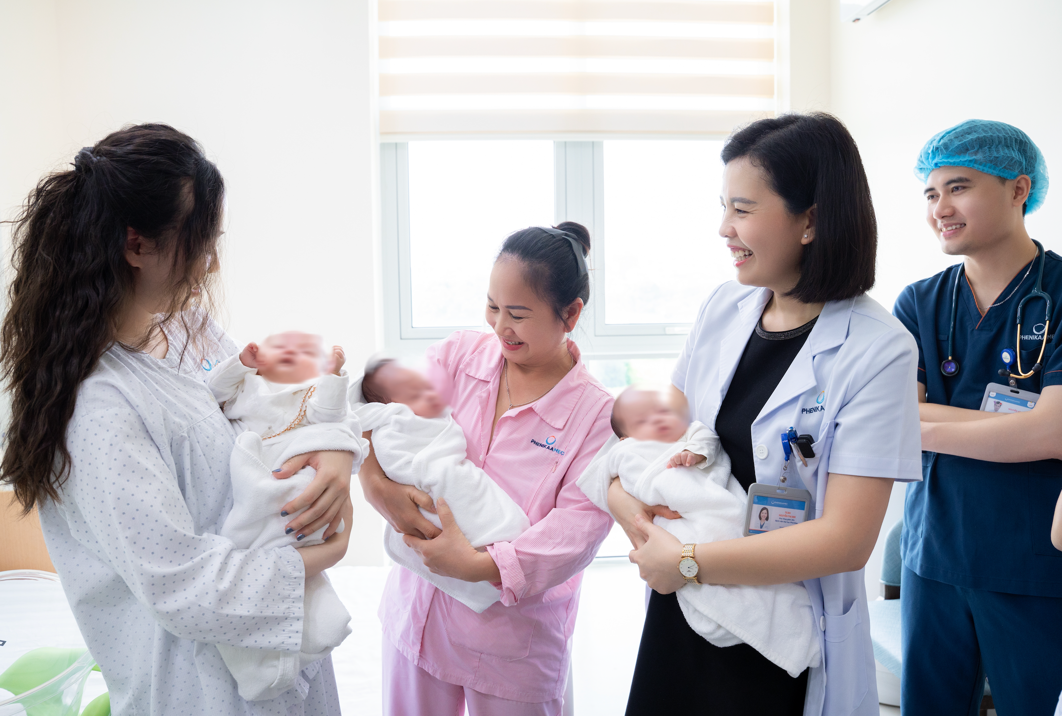 Ca tam thai hy hữu: Ba anh em sinh khác ngày, cách nhau 36 giờ - Ảnh 1.