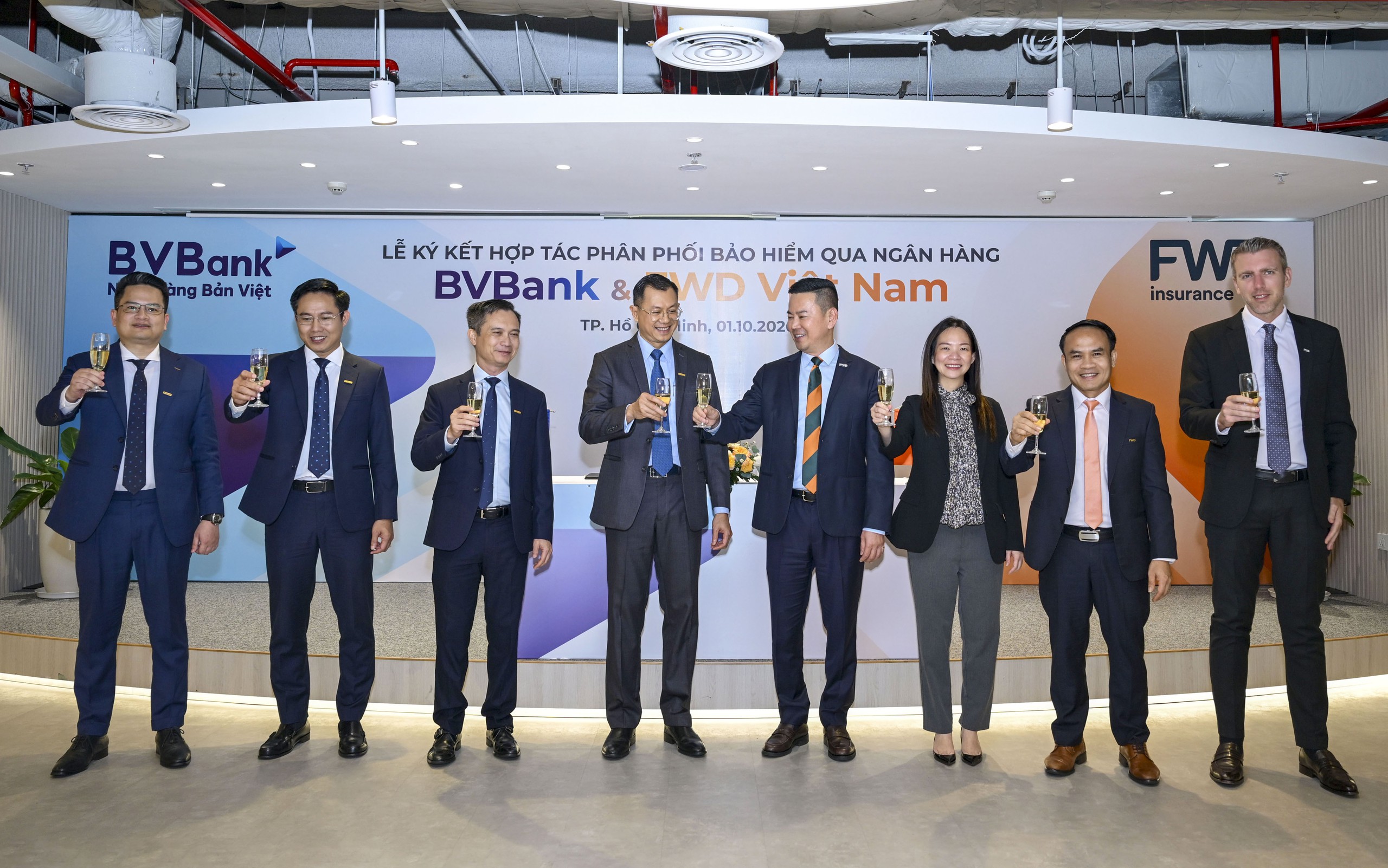 FWD Việt Nam hợp tác BVBank phân phối bảo hiểm qua ngân hàng - Ảnh 2.