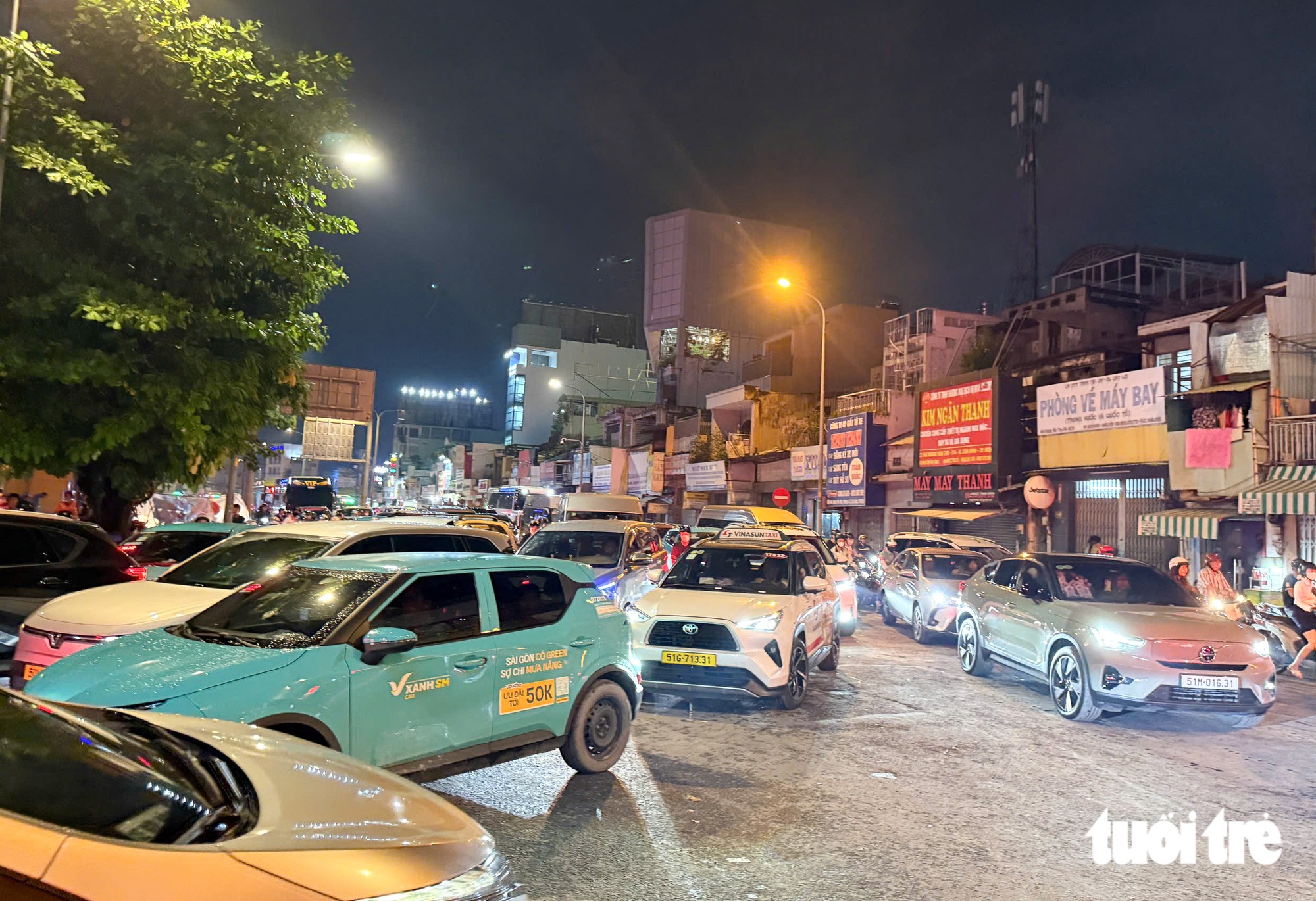 Khu Bảy Hiền đến Hoàng Văn Thụ kẹt xe không lối thoát từ đường vào hẻm - Ảnh 5.