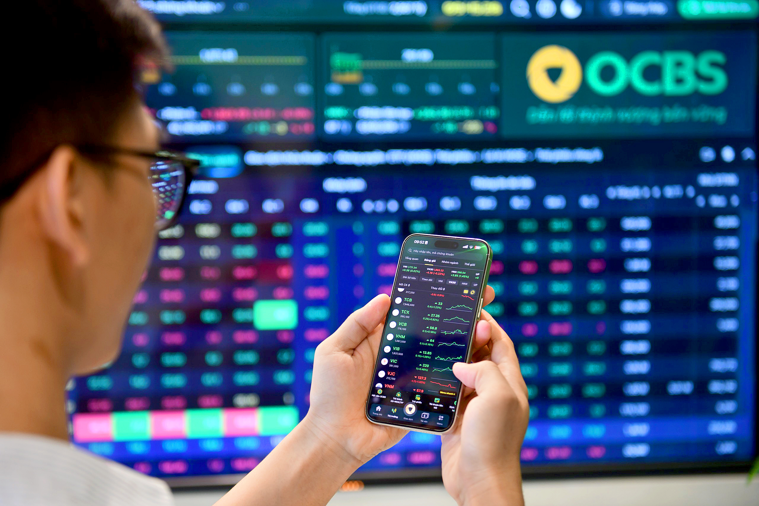 Chứng khoán 20-10: VN-Index có thể về 1.650 điểm, có nên bắt đáy? - Ảnh 2.