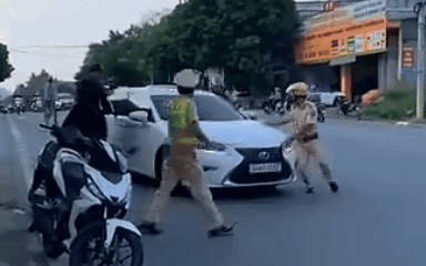 Khởi tố nữ tài xế lái ô tô bỏ chạy khi cảnh sát giao thông xử lý lỗi quá tốc độ