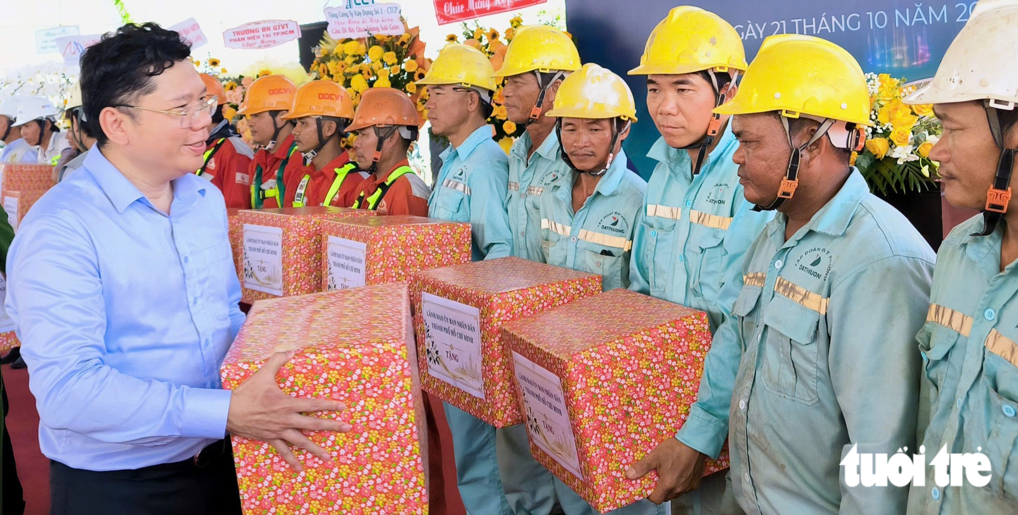 Đã chính thức hợp long cầu đi bộ qua sông Sài Gòn - Ảnh 9.