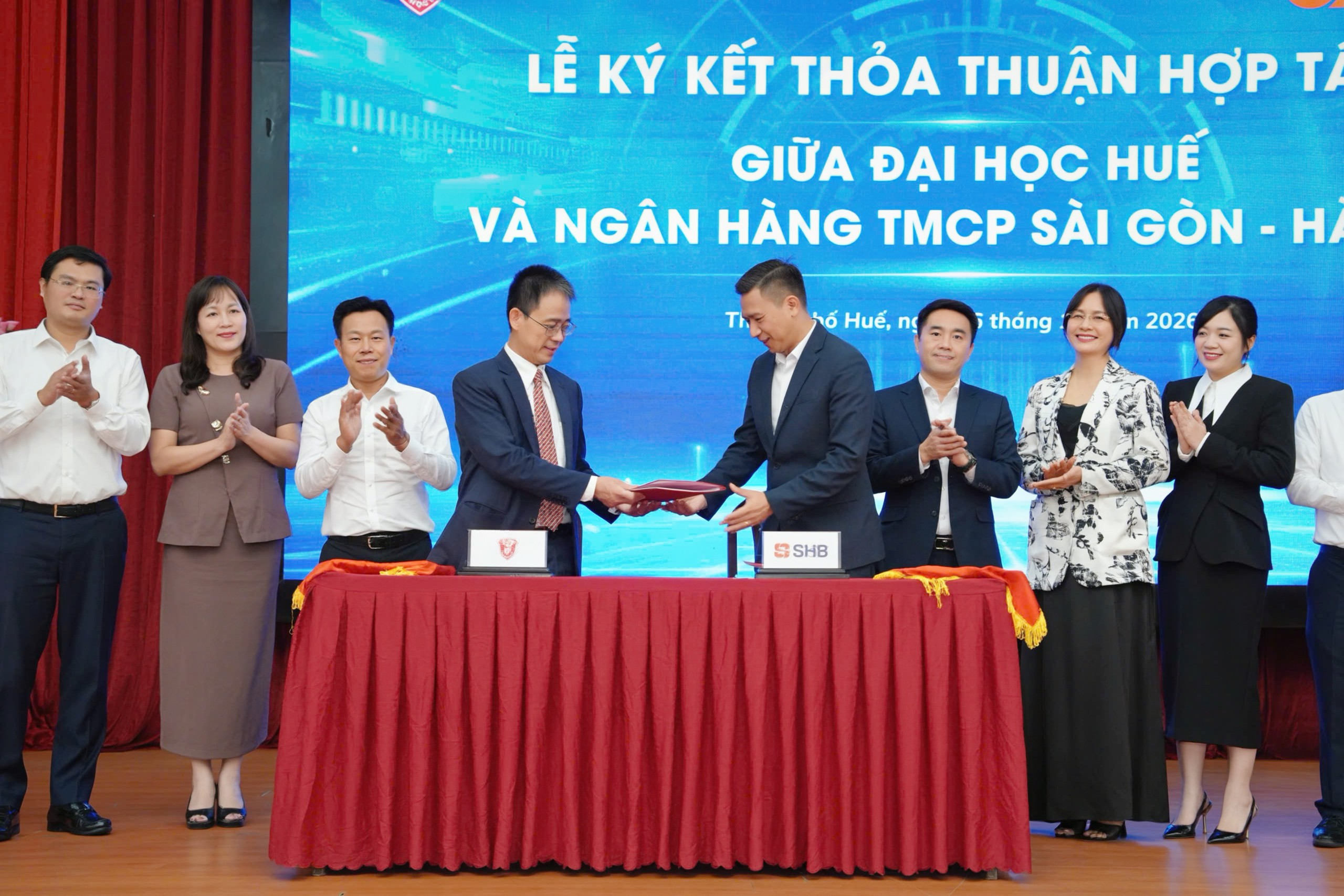 SHB bắt tay Đại học Huế đào tạo nhân lực, ứng dụng AI - Ảnh 1.