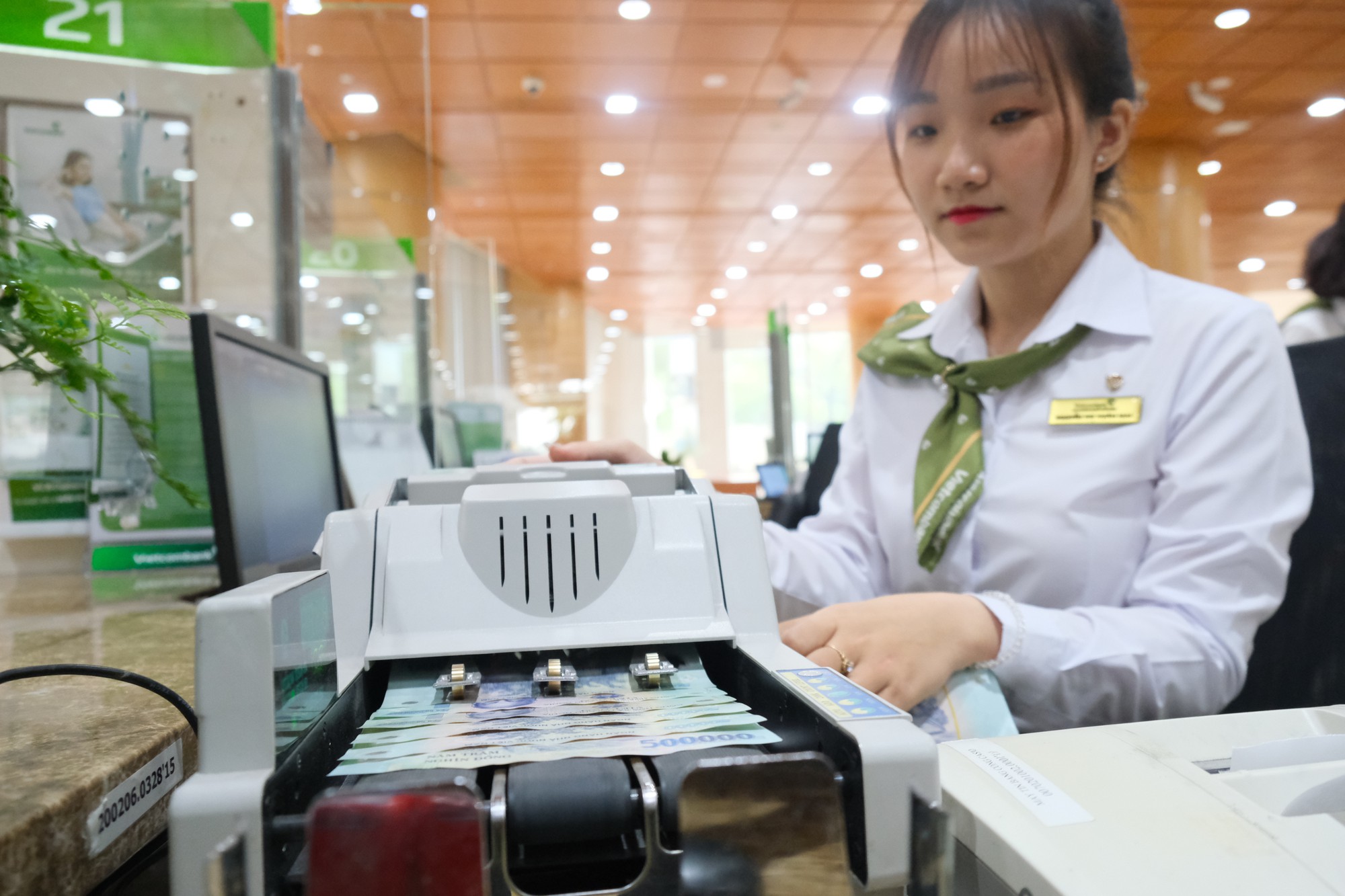 Ngân hàng Nhà nước: không giảm lãi suất thực chất sẽ bị siết van tín dụng  - Ảnh 1.