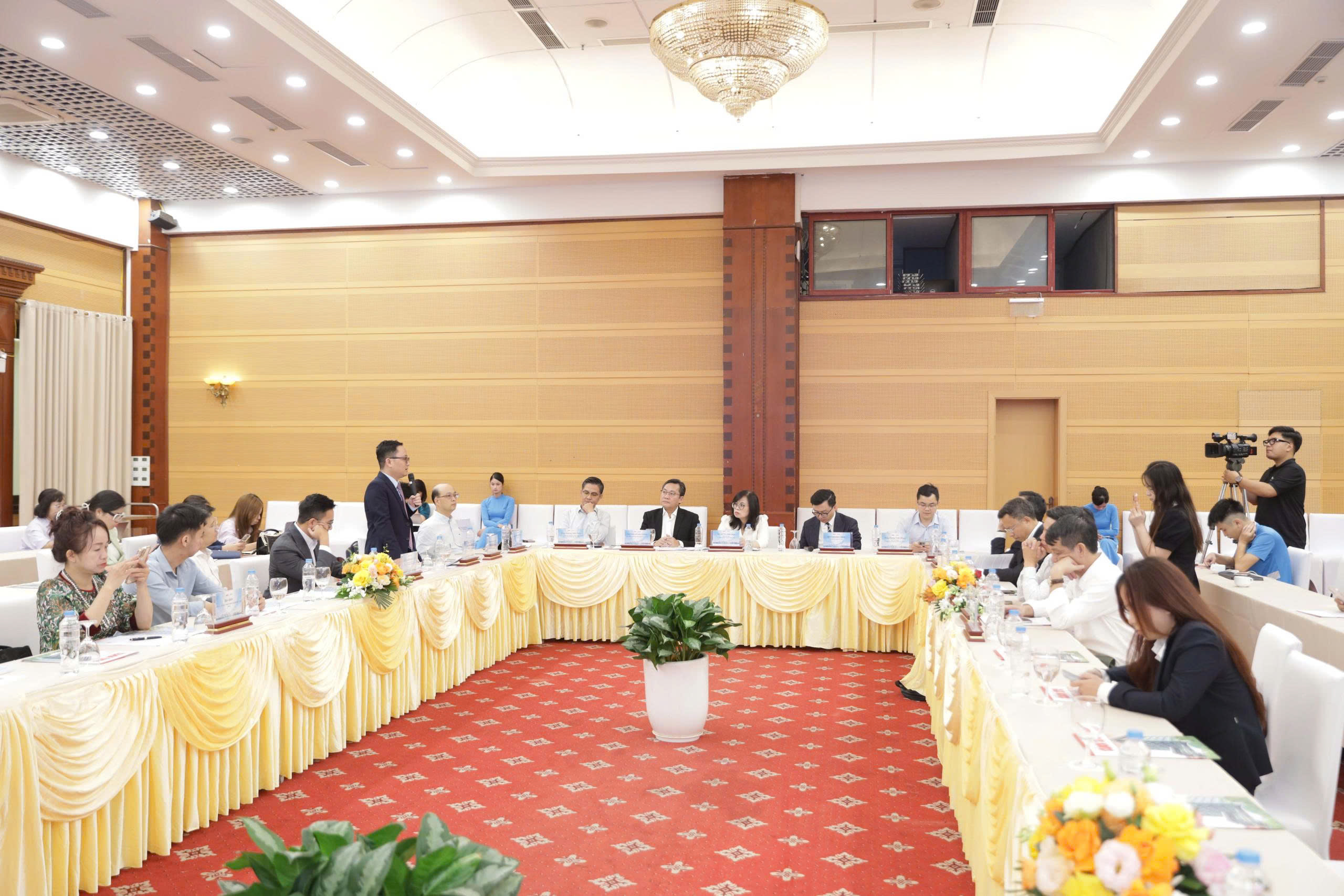 Mỗi đợt IPO là lời chào của doanh nghiệp với hàng nghìn nhà đầu tư - Ảnh 2.
