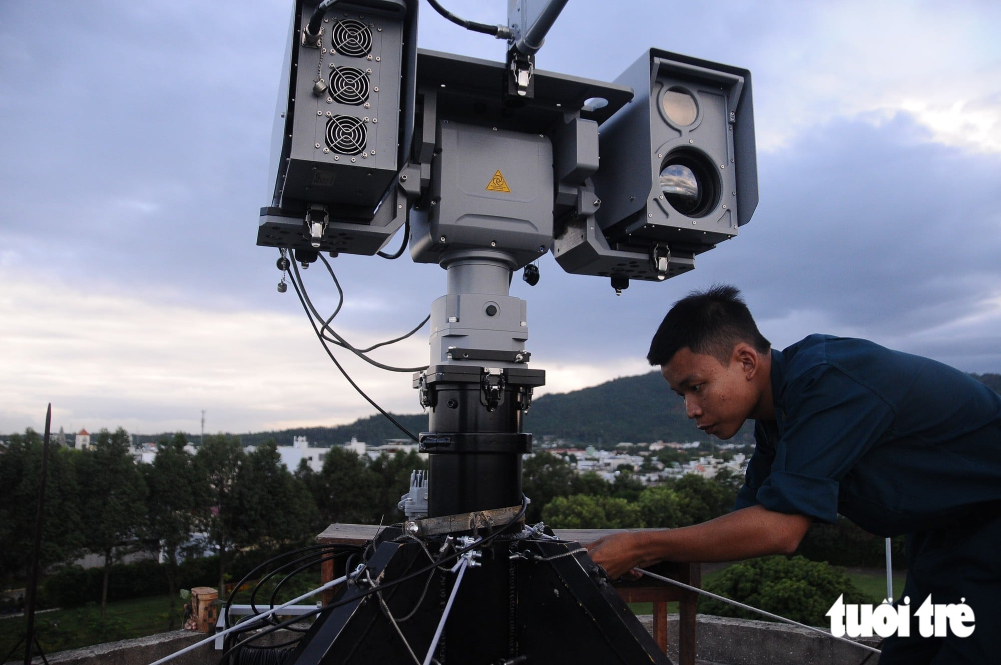 Modern systems deployed to stop UAVs from entering Vietnam’s Da Nang airport airspace - Ảnh 2.
