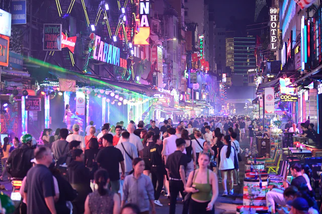 Vietnam for first-timers, beach lovers and nightlife seekers: Where to go? - Ảnh 7.