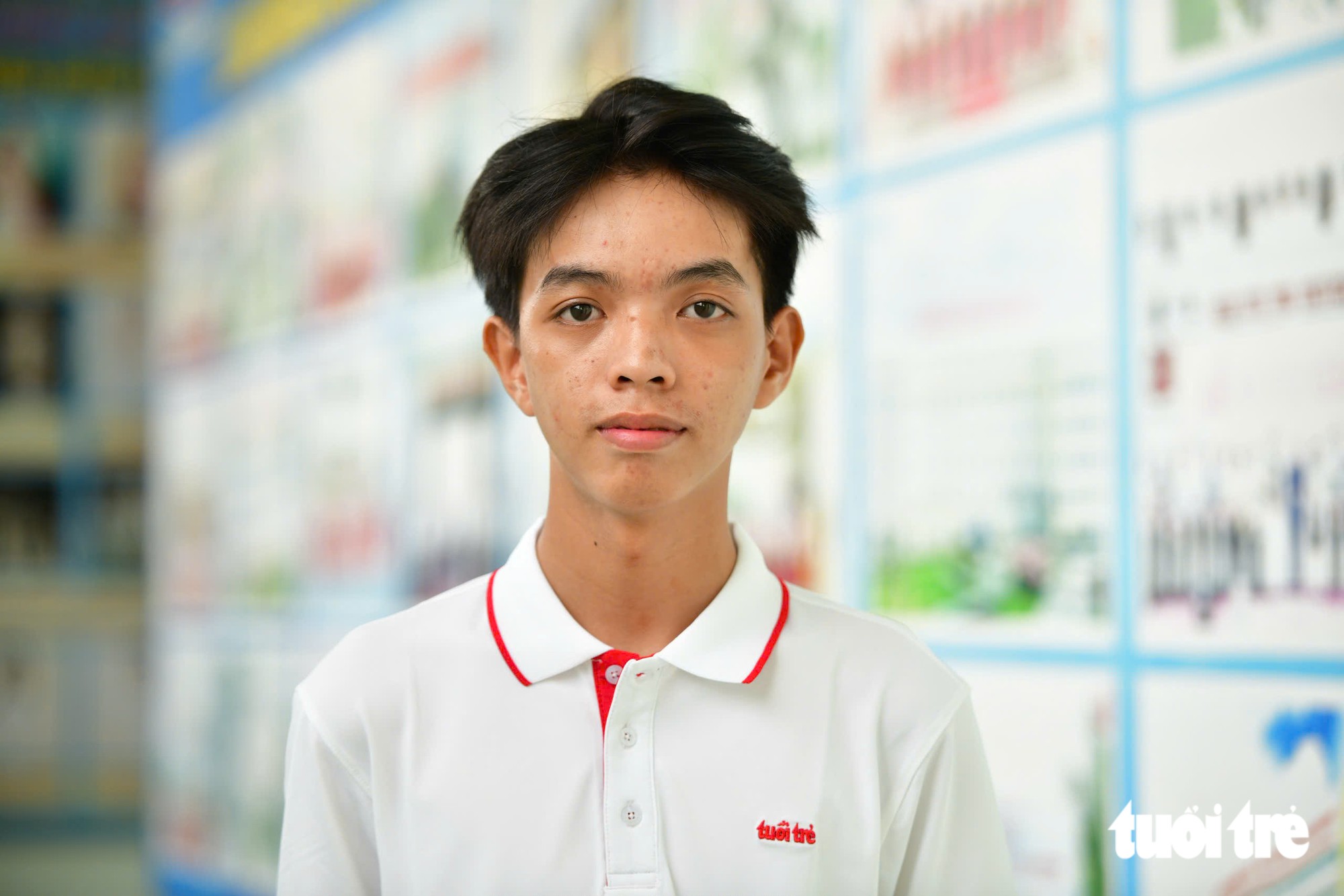 Bà nội nuôi bất ngờ xuất hiện trên sân khấu, trong ngày ‘đứa trẻ bị bỏ rơi ở cô nhi viện’ nhận học bổng - Ảnh 8.