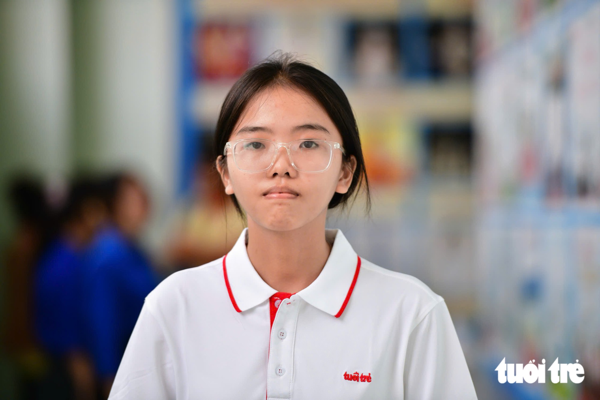 Bà nội nuôi bất ngờ xuất hiện trên sân khấu, trong ngày ‘đứa trẻ bị bỏ rơi ở cô nhi viện’ nhận học bổng - Ảnh 13.