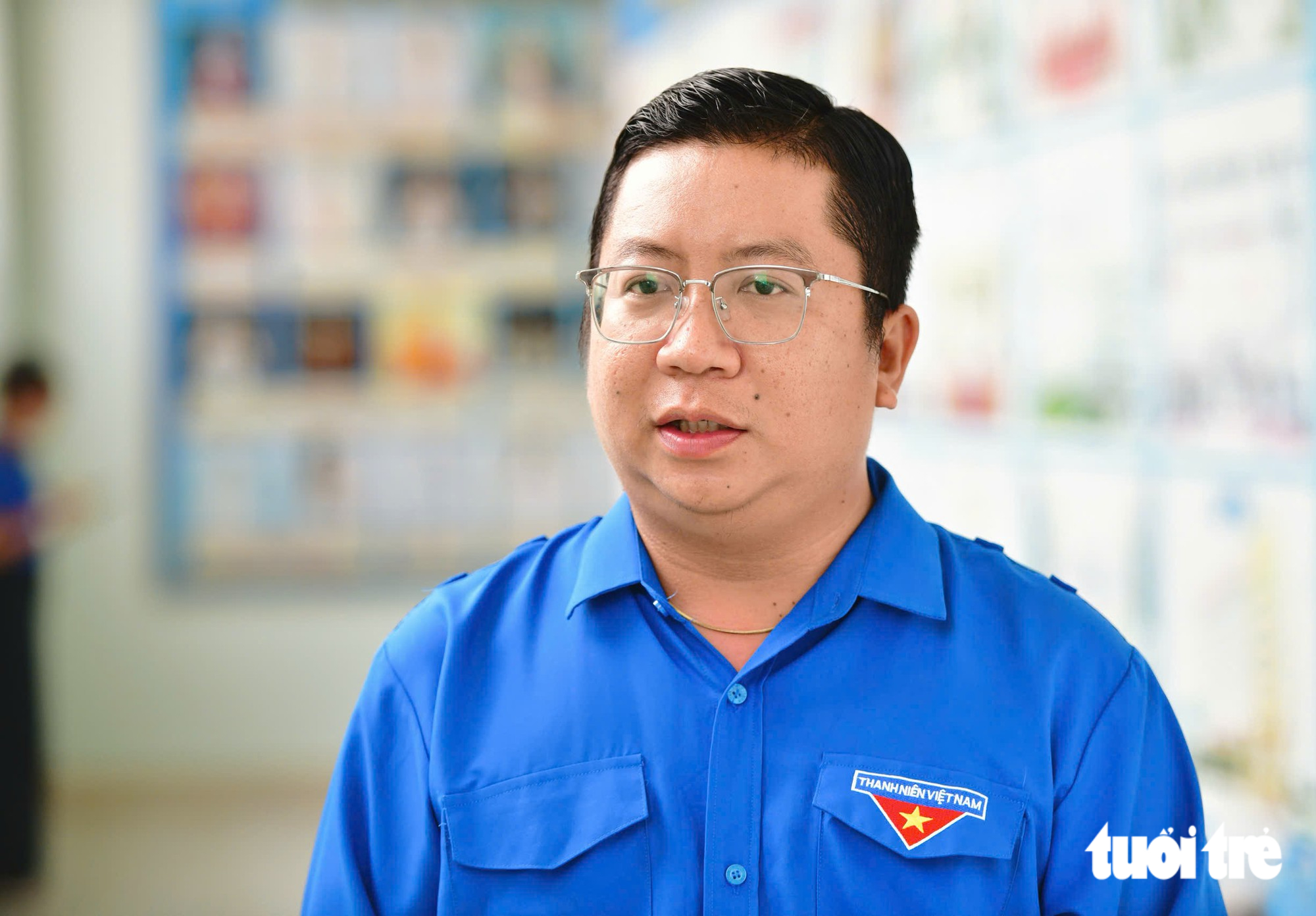 Bà nội nuôi bất ngờ xuất hiện trên sân khấu, trong ngày ‘đứa trẻ bị bỏ rơi ở cô nhi viện’ nhận học bổng - Ảnh 15.