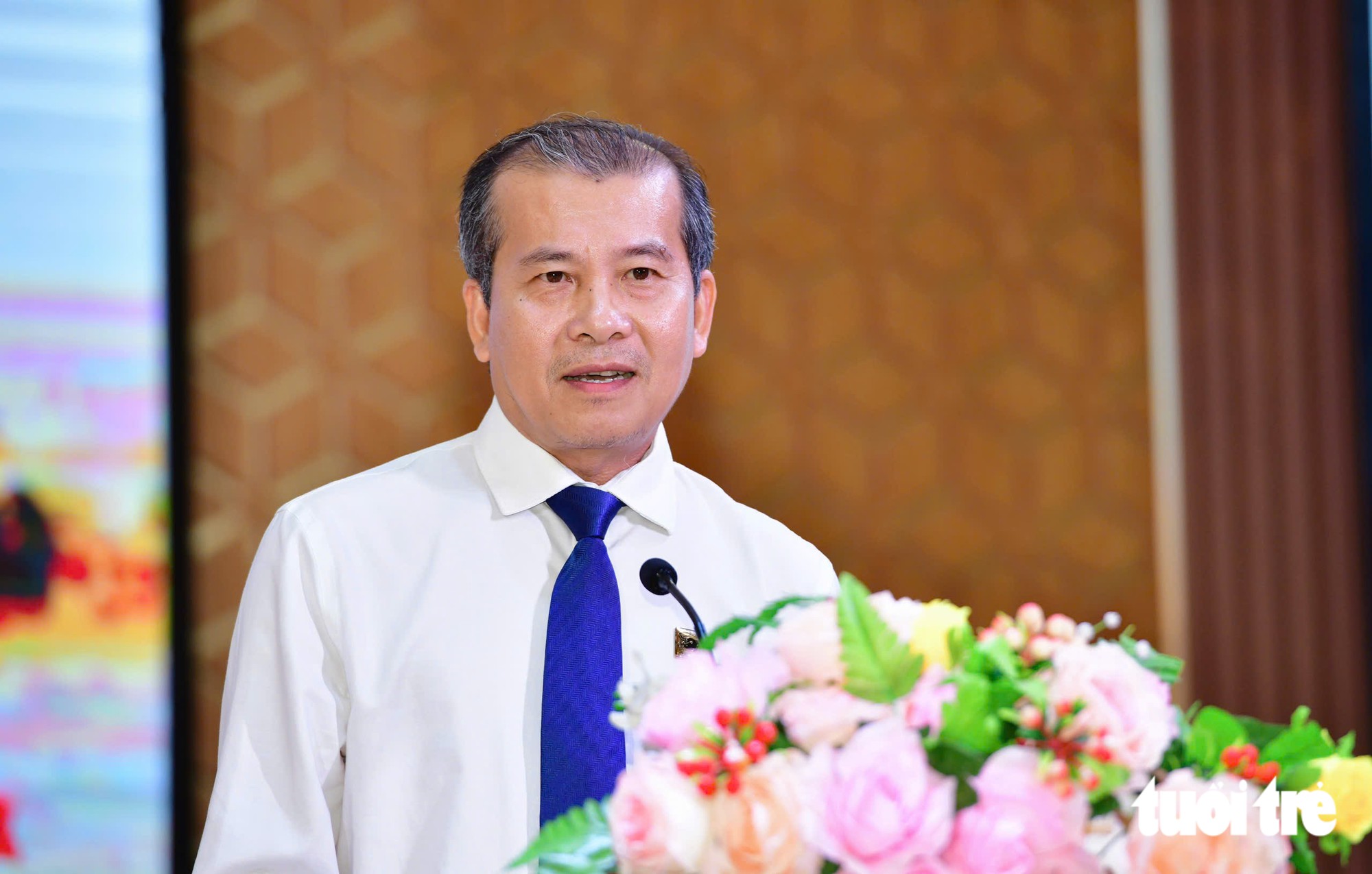 Bà nội nuôi bất ngờ xuất hiện trên sân khấu, trong ngày ‘đứa trẻ bị bỏ rơi ở cô nhi viện’ nhận học bổng - Ảnh 12.