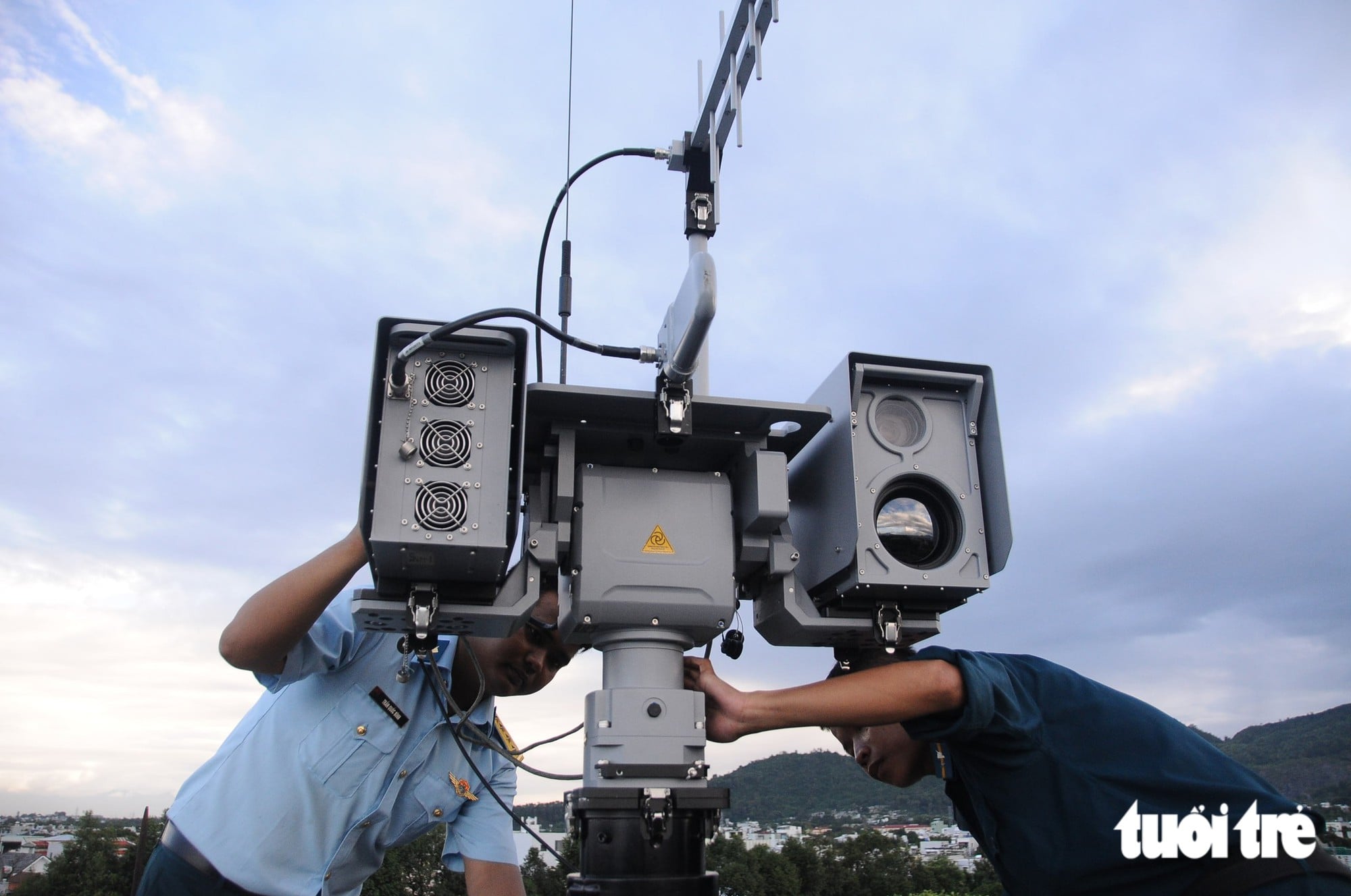 Modern systems deployed to stop UAVs from entering Vietnam’s Da Nang airport airspace - Ảnh 3.