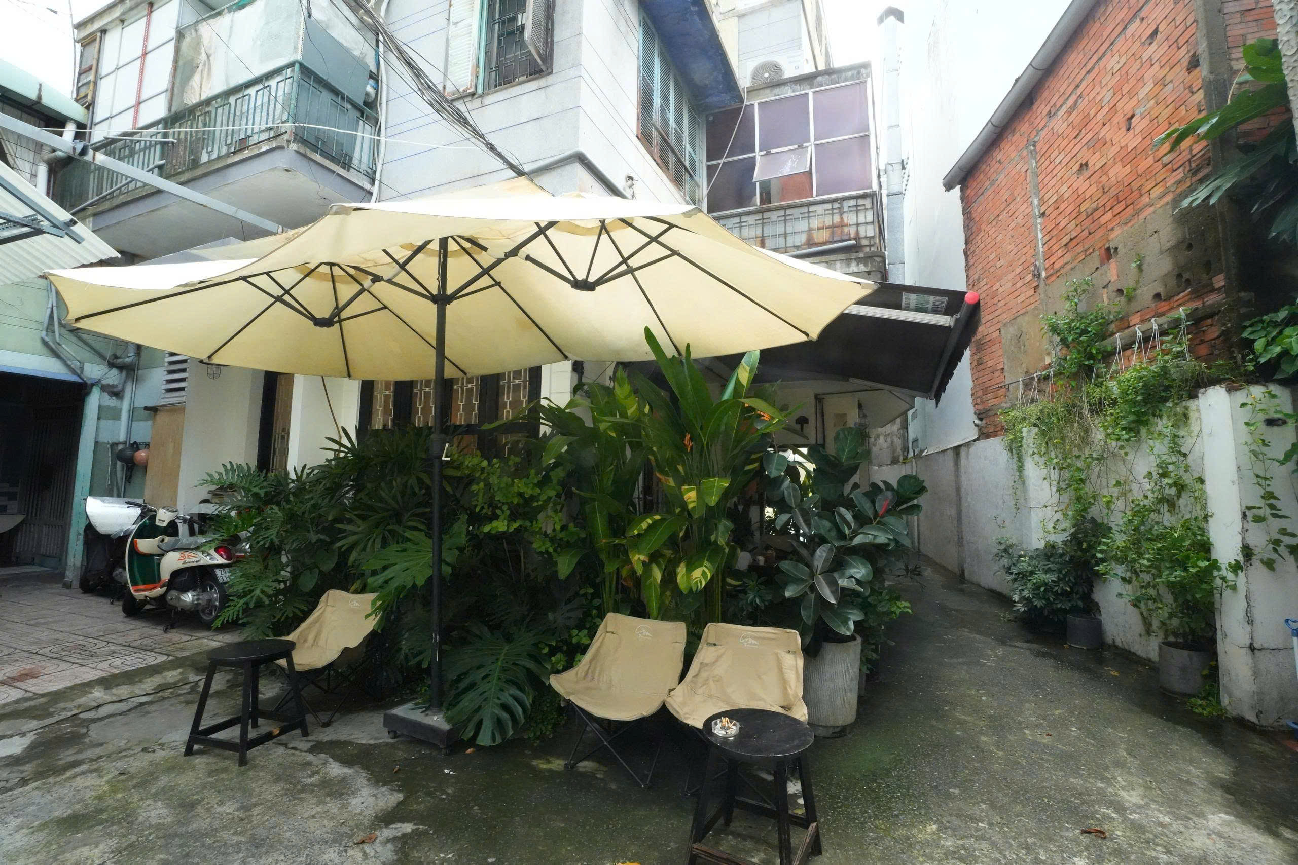 Sức sống mới của siêu đô thị: ‘Chặt hẻm’ đi uống cà phê, khách vẫn đến đông - Ảnh 6.