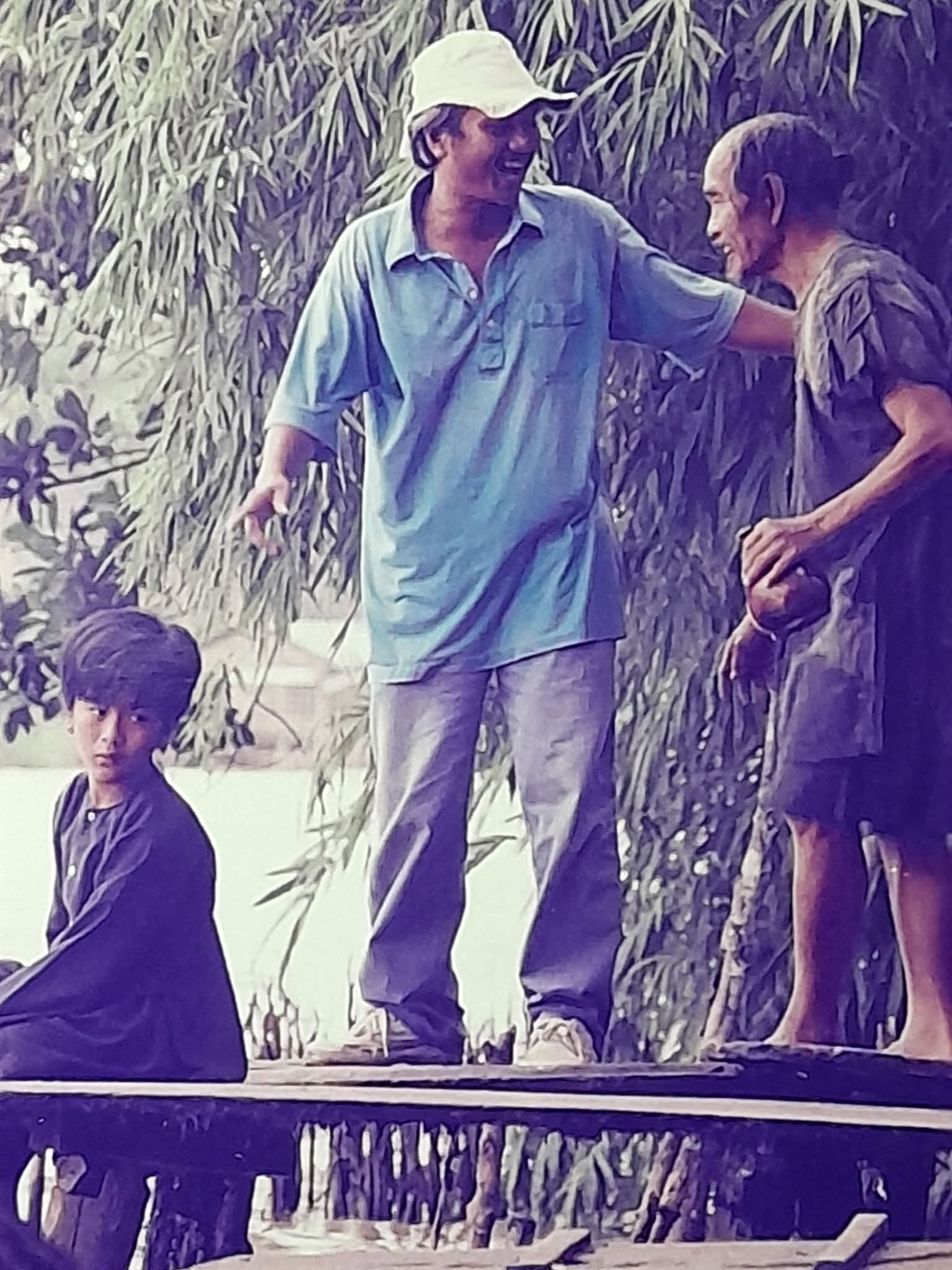 Hồng Ánh, Nguyễn Hùng Thuận và nhiều nghệ sĩ biết ơn đạo diễn Nguyễn Vinh Sơn - Ảnh 4.