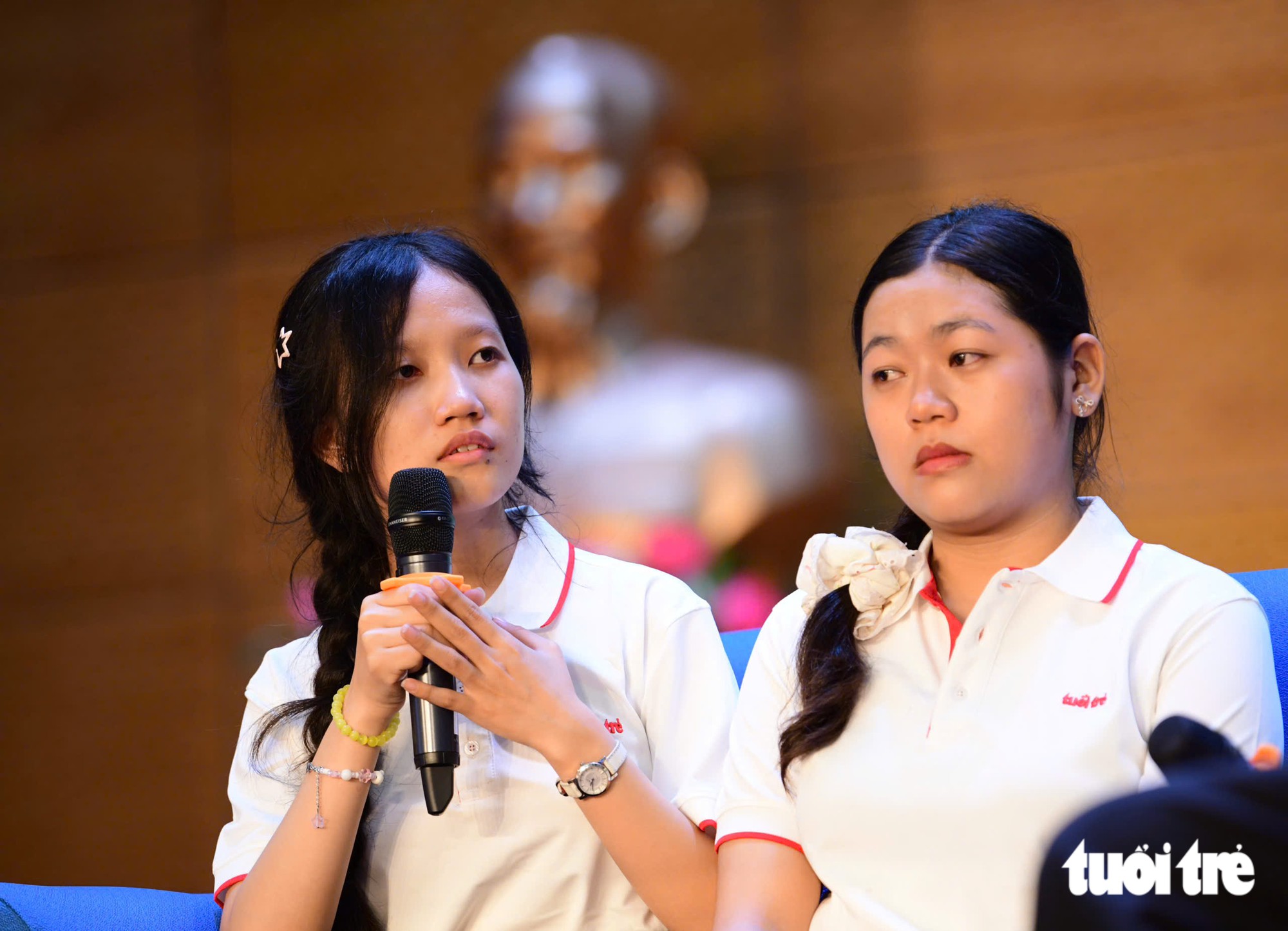 Tặng 50 triệu cho nữ SV chỉ trong 3 năm mồ côi cả mẹ cha, thi 26,75 điểm chọn hệ cao đẳng vì không có tiền - Ảnh 3.