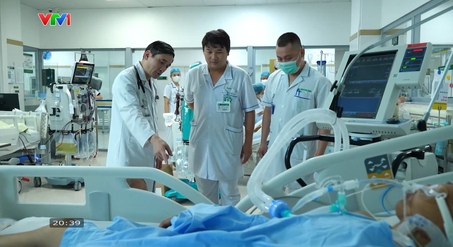 Khi nước mắt dừng lại: Không đơn thuần gợi nhắc nỗi đau COVID-19 - Ảnh 3.