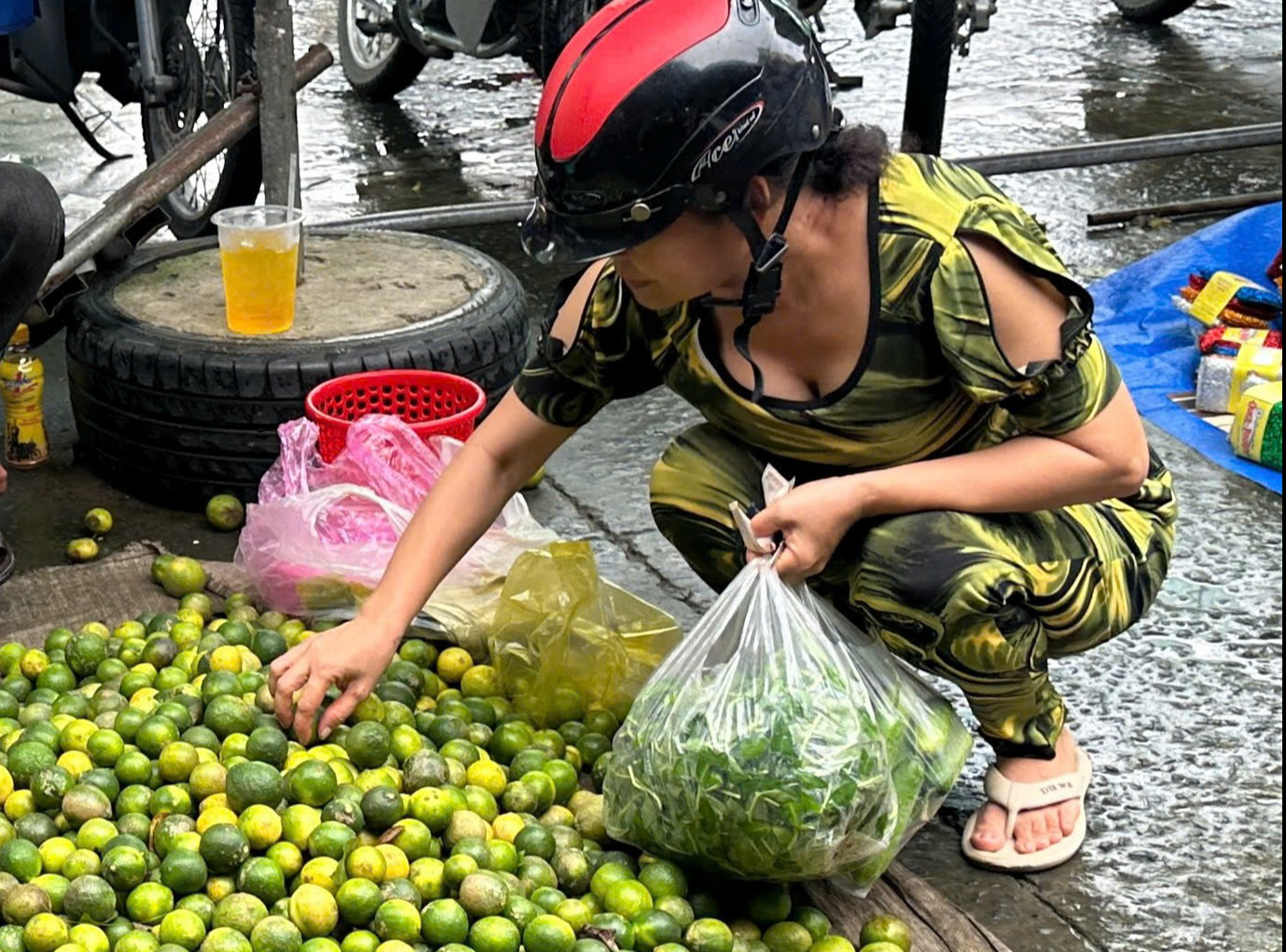 Giá cả đầu ngày: Chanh, ớt miền Tây tăng giá, xoài Đài Loan giảm mạnh - Ảnh 1.