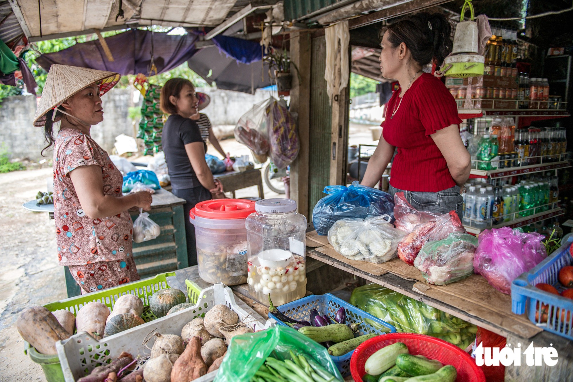 Về xóm Mom, Bu Chằm, nơi dự kiến sáp nhập vào Hà Nội: 'Thủ đô sắp có nhà sàn, mặc quần một ống' - Ảnh 4.
