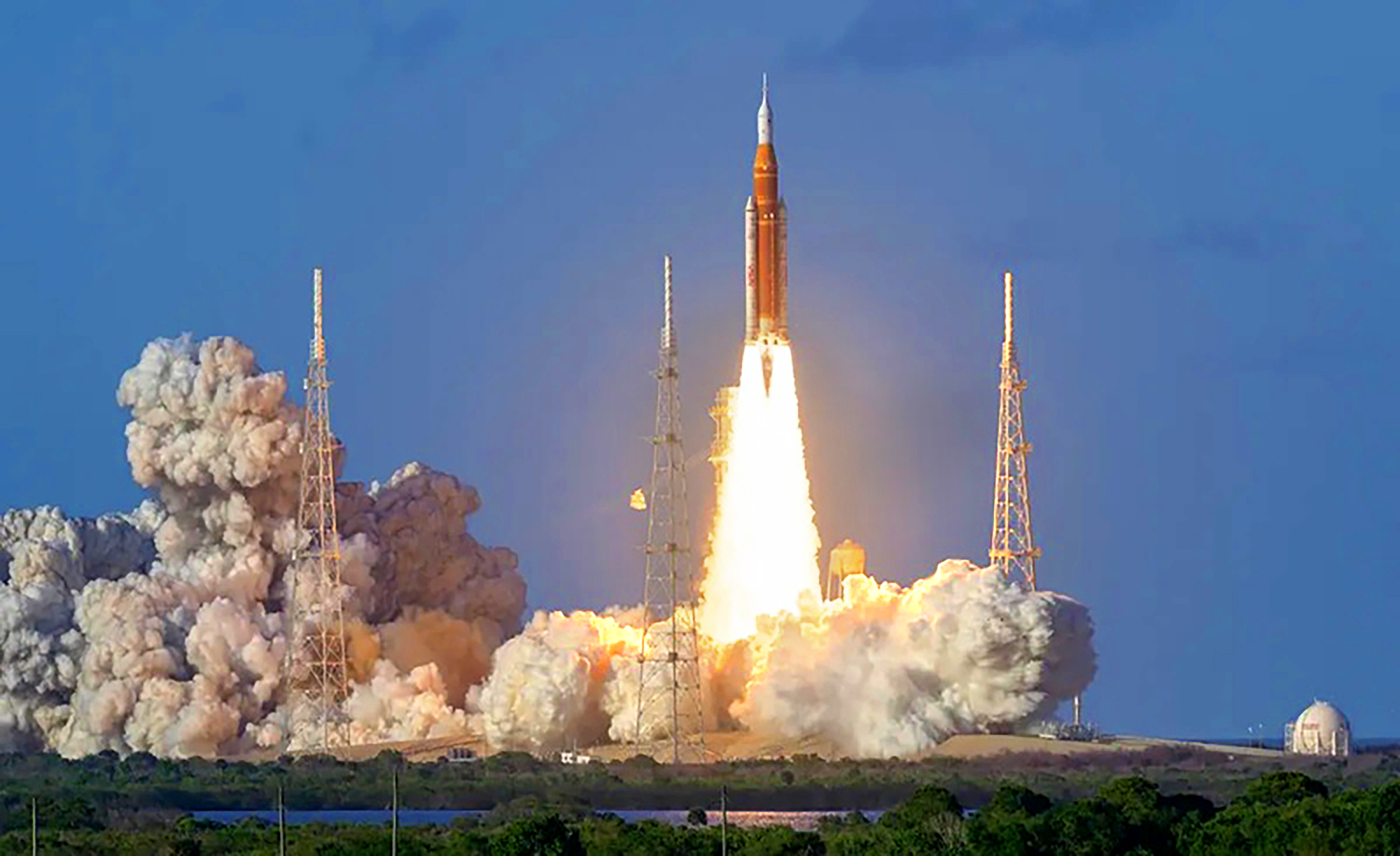 NASA thử nghiệm chưa từng có với ba tên lửa trong sứ mệnh Artemis III quay trở lại Mặt trăng - Ảnh 1.