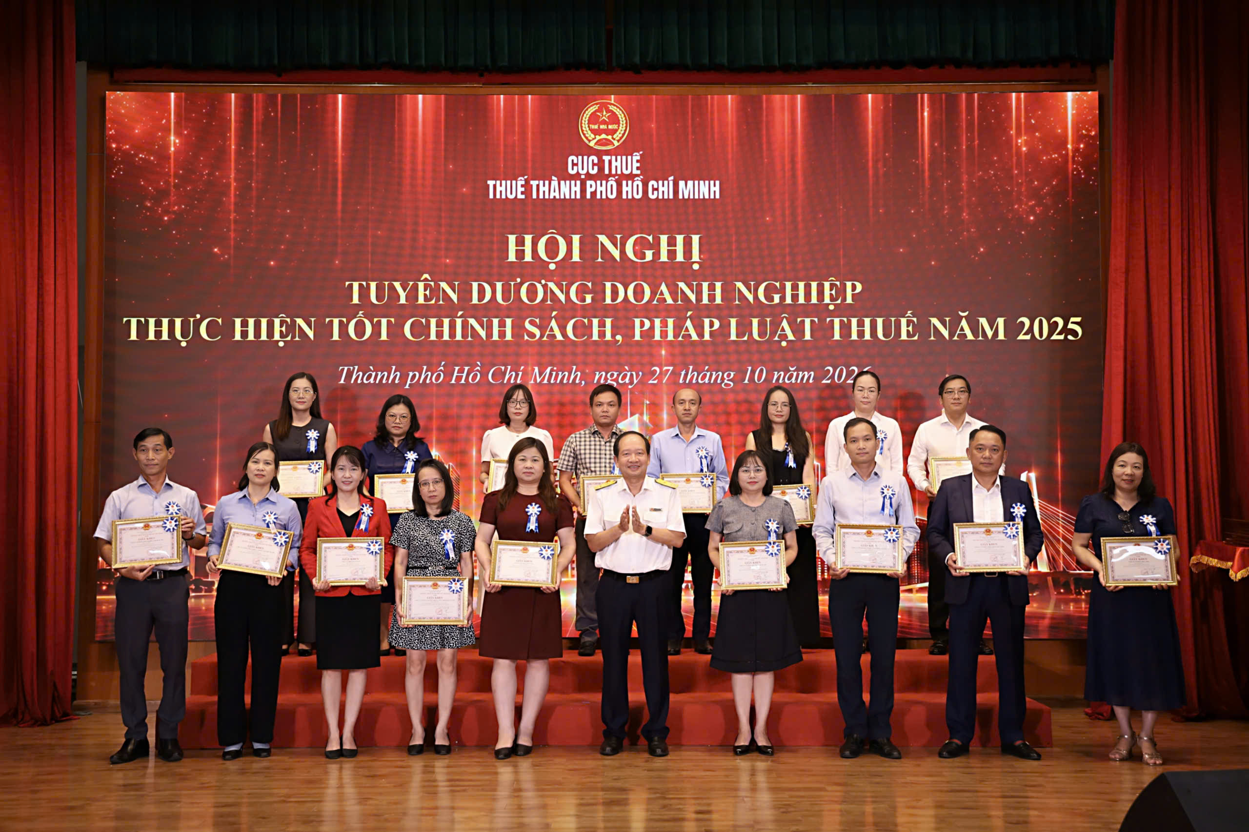 Thuế TP.HCM tuyên dương 358 doanh nghiệp, Google, GS25, Nike và nhiều ngân hàng được nhắc tên   - Ảnh 1.