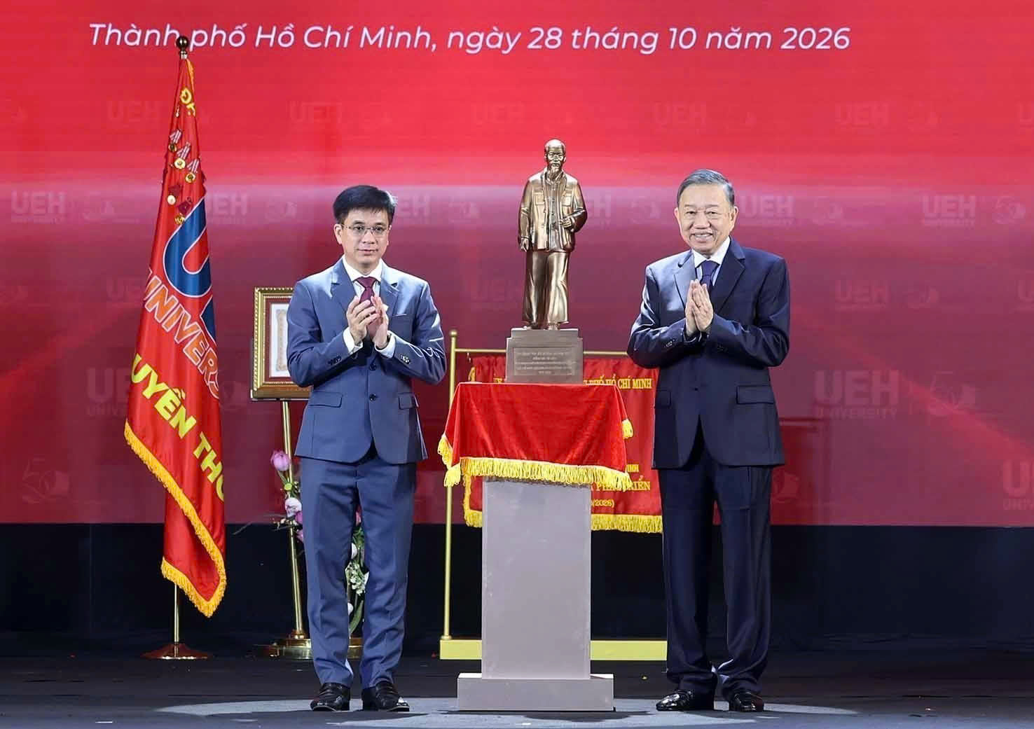 Tổng Bí thư, Chủ tịch nước Tô Lâm dự lễ kỷ niệm 50 năm thành lập Đại học Kinh tế TP.HCM - Ảnh 2.