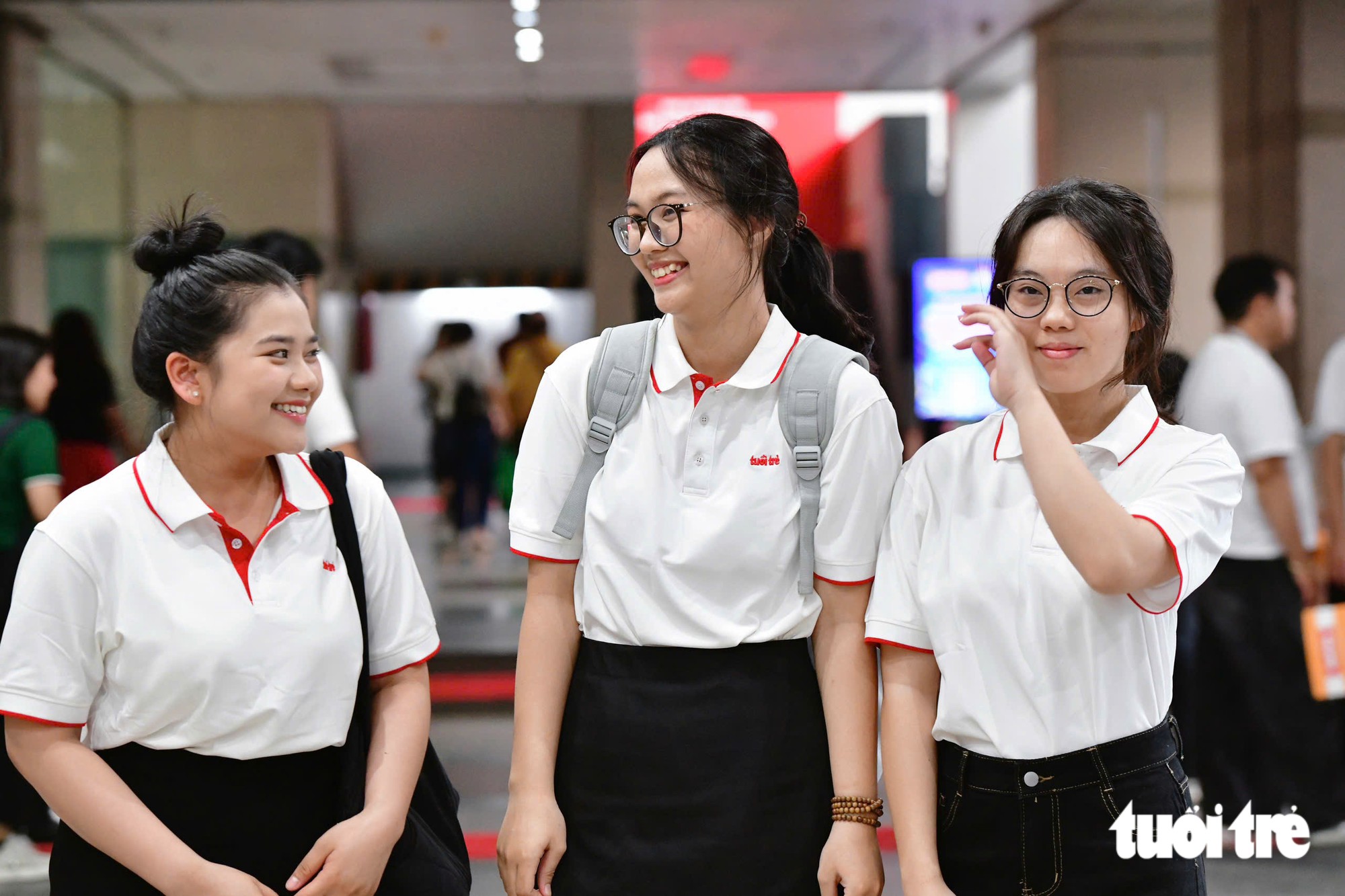 Từ giã trường Y vì mẹ phát hiện ung thư, nữ sinh nghỉ một năm đi làm rồi lại đậu đại học: Học bổng động viên tôi - Ảnh 1.