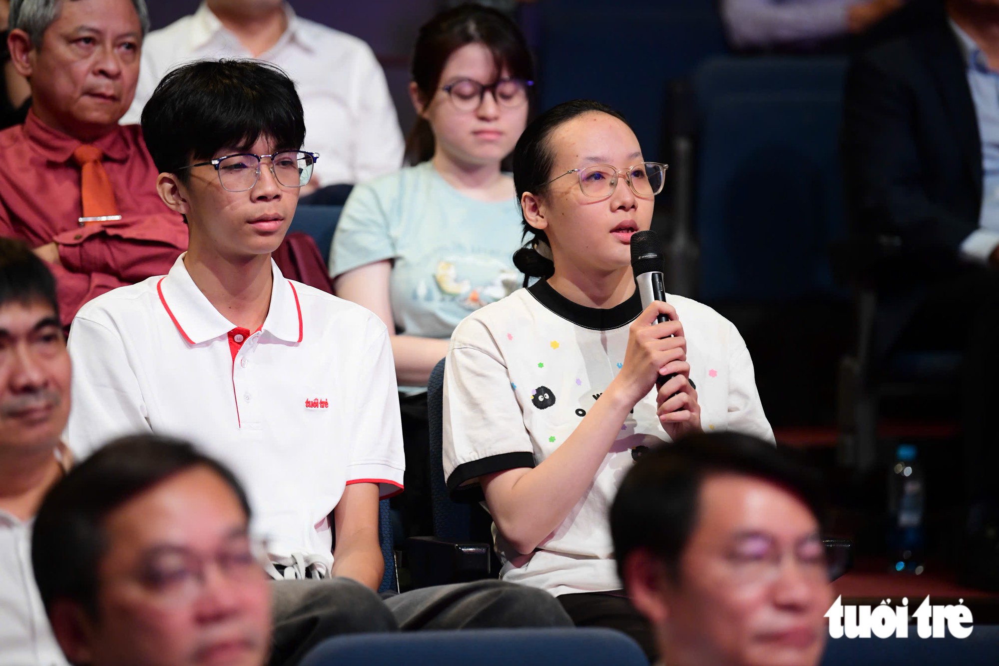Tặng 50 triệu, miễn học phí 4 năm cho nữ SV làm thêm chăm mẹ: 'Mẹ ung thư nhưng không phải là gánh nặng' - Ảnh 11.