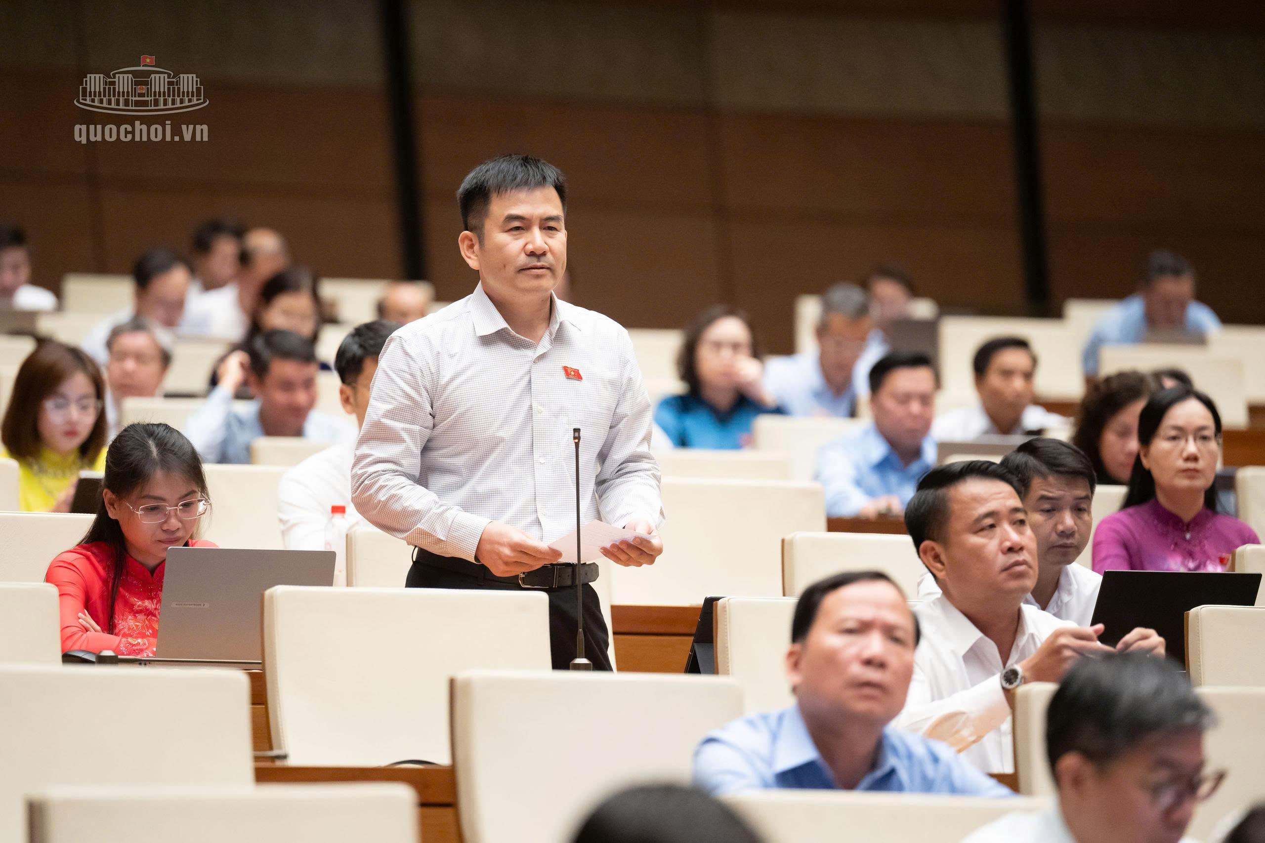 Đại biểu tranh luận nâng ngưỡng doanh thu 400 tỉ để xác định doanh nghiệp nhỏ và vừa - Ảnh 1.