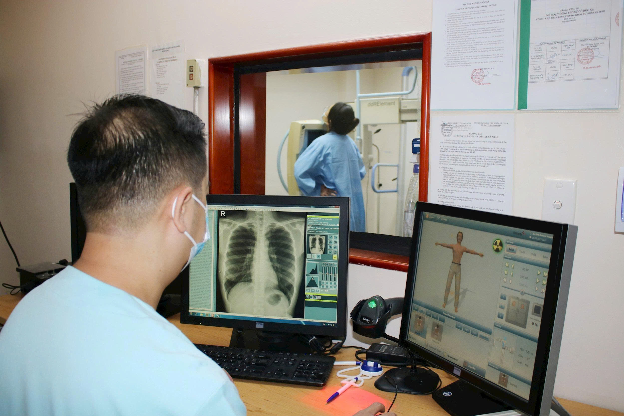 Không phải cứ đau bụng, đau đầu là cần nội soi hay chụp CT, MRI - Ảnh 1.