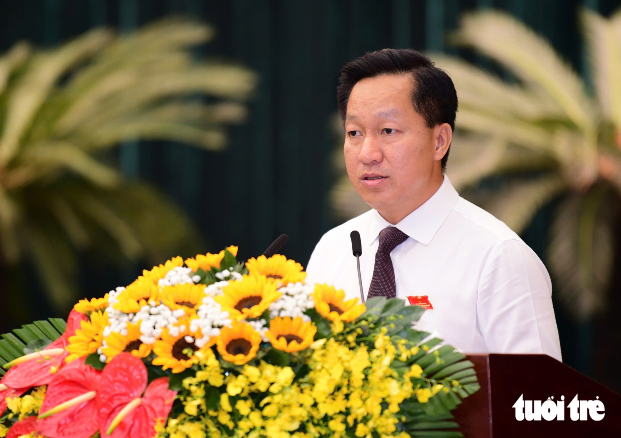 Ông Hoàng Tùng - Trưởng Ban Đô thị HĐND TP.HCM - trình bày báo cáo thẩm tra chủ trương các danh mục khu đất tại kỳ họp HĐND TP.HCM sáng 29-10 - Ảnh: QUANG ĐỊNHÔng Hoàng Tùng - Trưởng Ban Đô thị HĐND TP.HCM - trình bày báo cáo thẩm tra chủ trương các danh mục khu đất tại kỳ họp HĐND TP.HCM sáng 29-10 - Ảnh: QUANG ĐỊNH