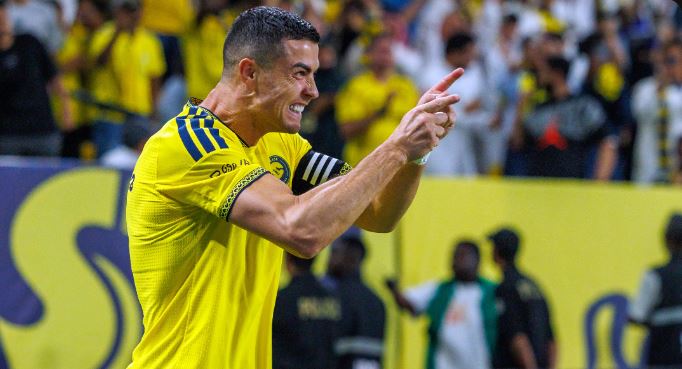 Ronaldo lập hat-trick thứ 57 trong sự nghiệp, cách kỷ lục 1000 bàn thắng có... 15 bàn - Ảnh 1.