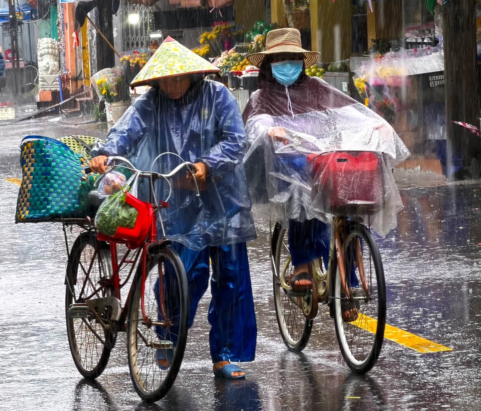 Trong 2 ngày qua, TP Huế có mưa to. Tuy nhiên lượng mưa tập trung chủ yếu ở đồng bằng nên các hồ chứa nước đầu nguồn các sông ở Huế vẫn chưa tích đủ nước để phục vụ sản xuất nông nghiệp, phát điện cho năm sau - Ảnh: NGUYỄN VĂN LỢITrong 2 ngày qua, TP Huế có mưa to. Tuy nhiên lượng mưa tập trung chủ yếu ở đồng bằng nên các hồ chứa nước đầu nguồn các sông ở Huế vẫn chưa tích đủ nước để phục vụ sản xuất nông nghiệp, phát điện cho năm sau - Ảnh: NGUYỄN VĂN LỢI