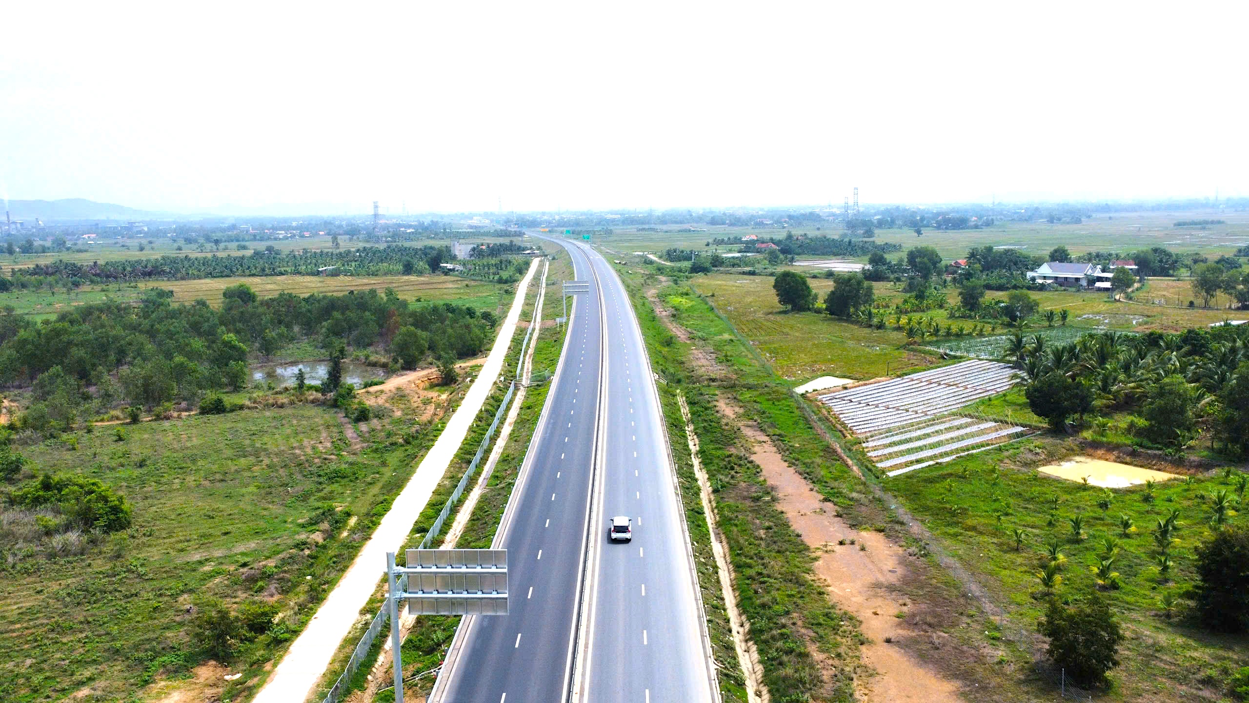 Cục Đường bộ lên tiếng về việc tài xế chọn quốc lộ thay vì cao tốc - Ảnh 1.
