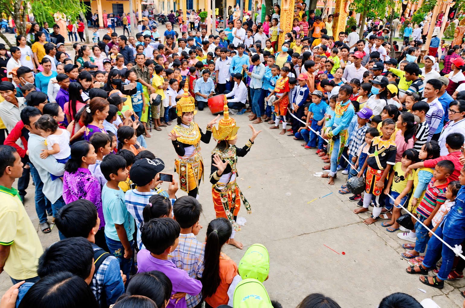 Lễ Sen Đôn Ta là lễ gì của người Khmer Nam bộ mà người lao động, học sinh được nghỉ 3 ngày? - Ảnh 2.