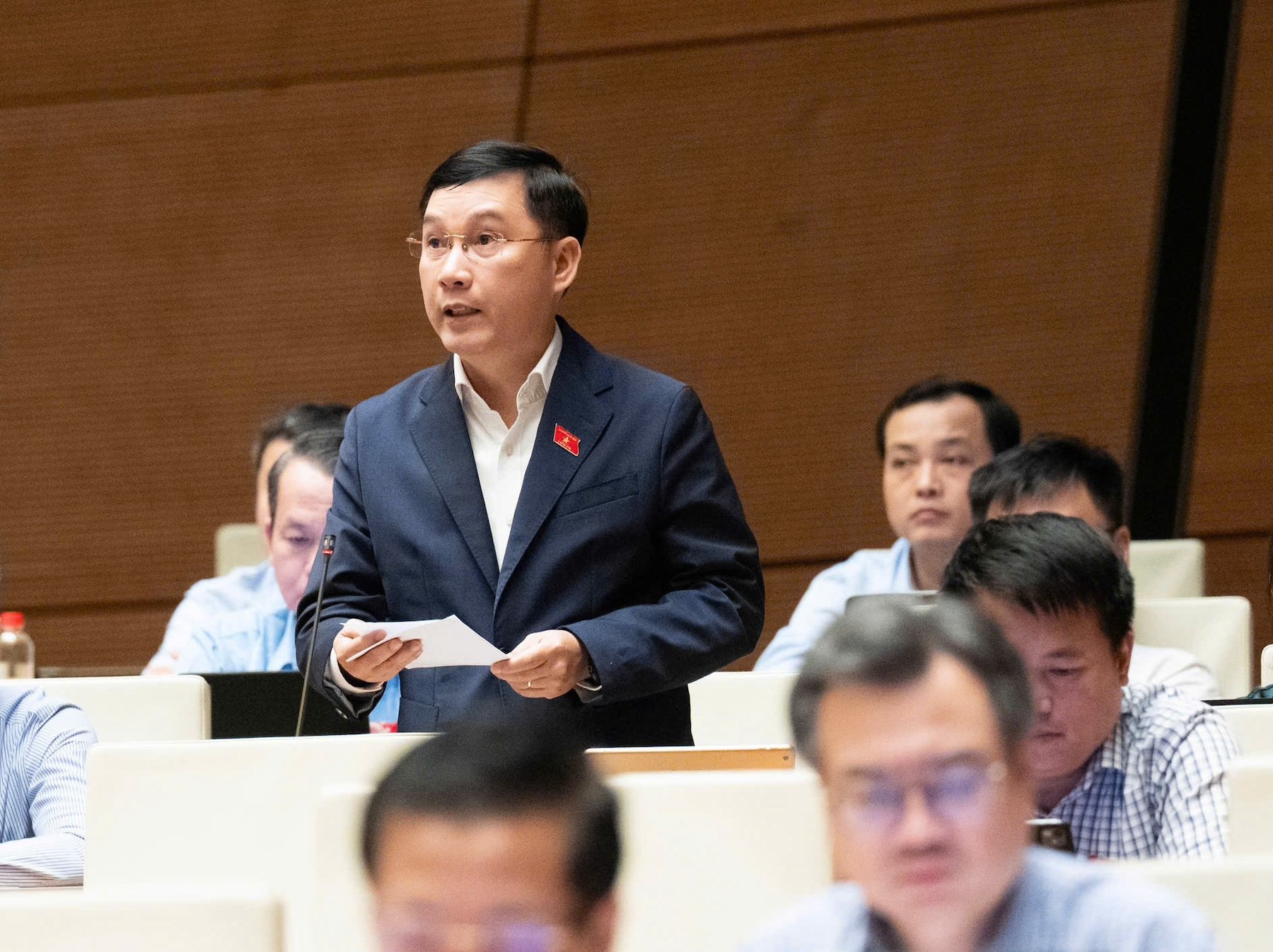 Đại biểu: Không thể đi đường dài bằng vốn ngắn hạn khi tiền gửi dân cư 11,2 triệu tỉ, dân giữ 500 tấn vàng - Ảnh 1.