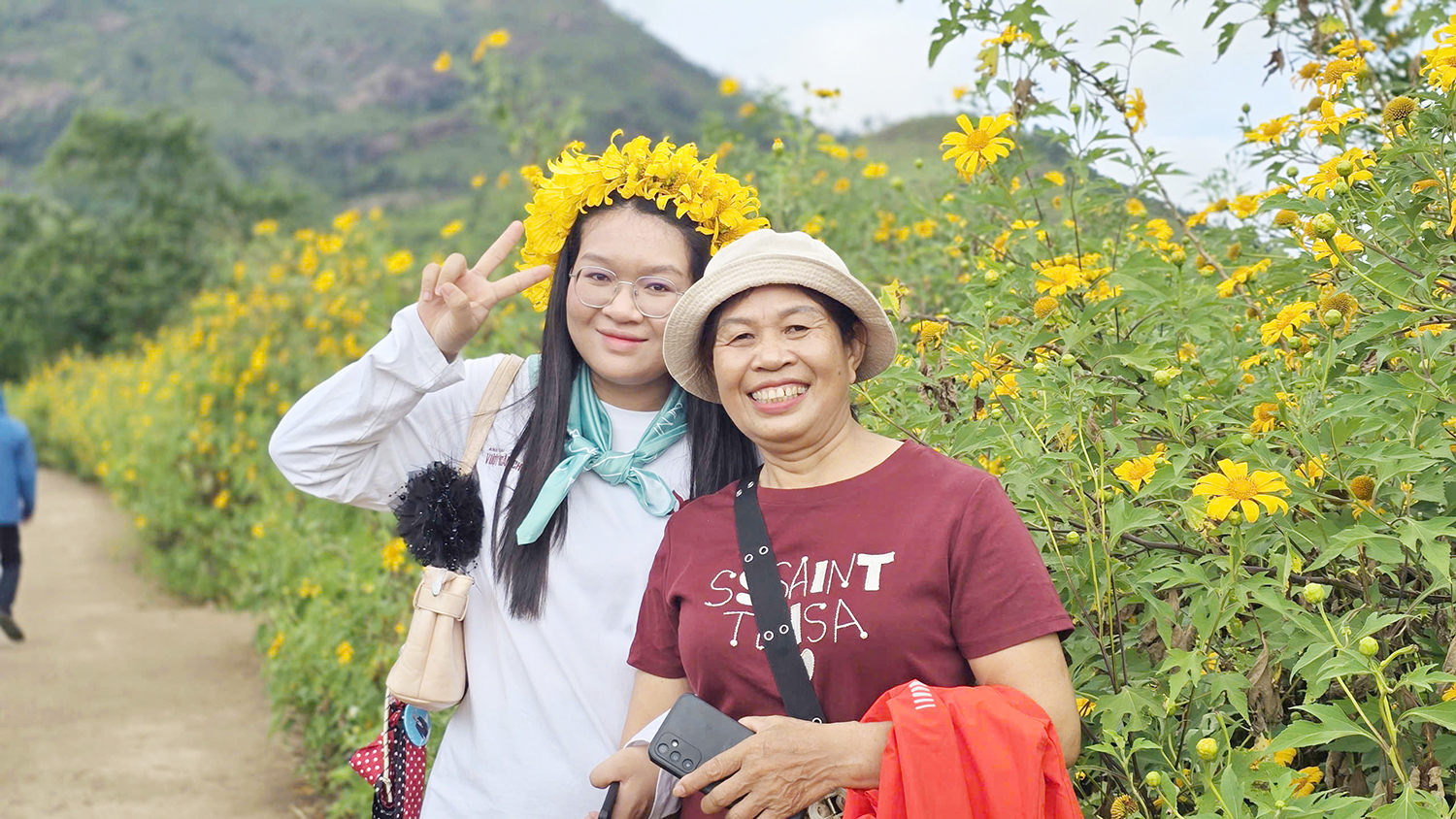 Gia Lai: Mùa hoa dã quỳ khai hội  - Ảnh 7.