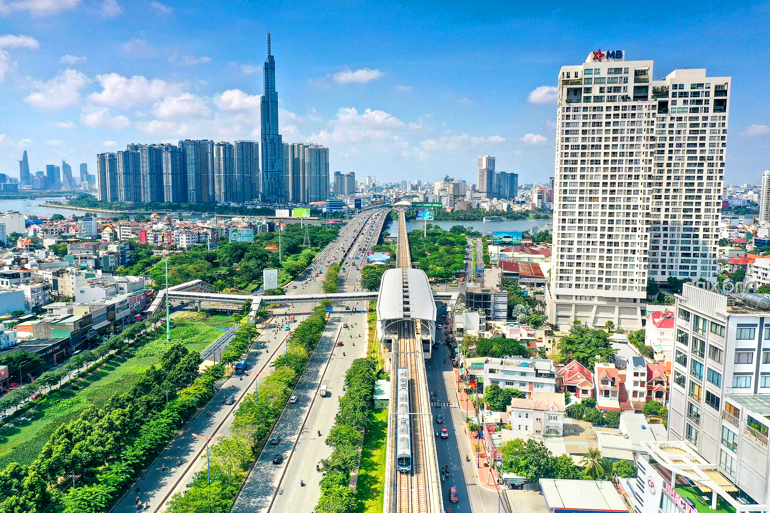 Từ nghị quyết đến lô trái phiếu đầu tiên: TP.HCM mở cửa đón vốn dài hạn cho hạ tầng - Ảnh 2.