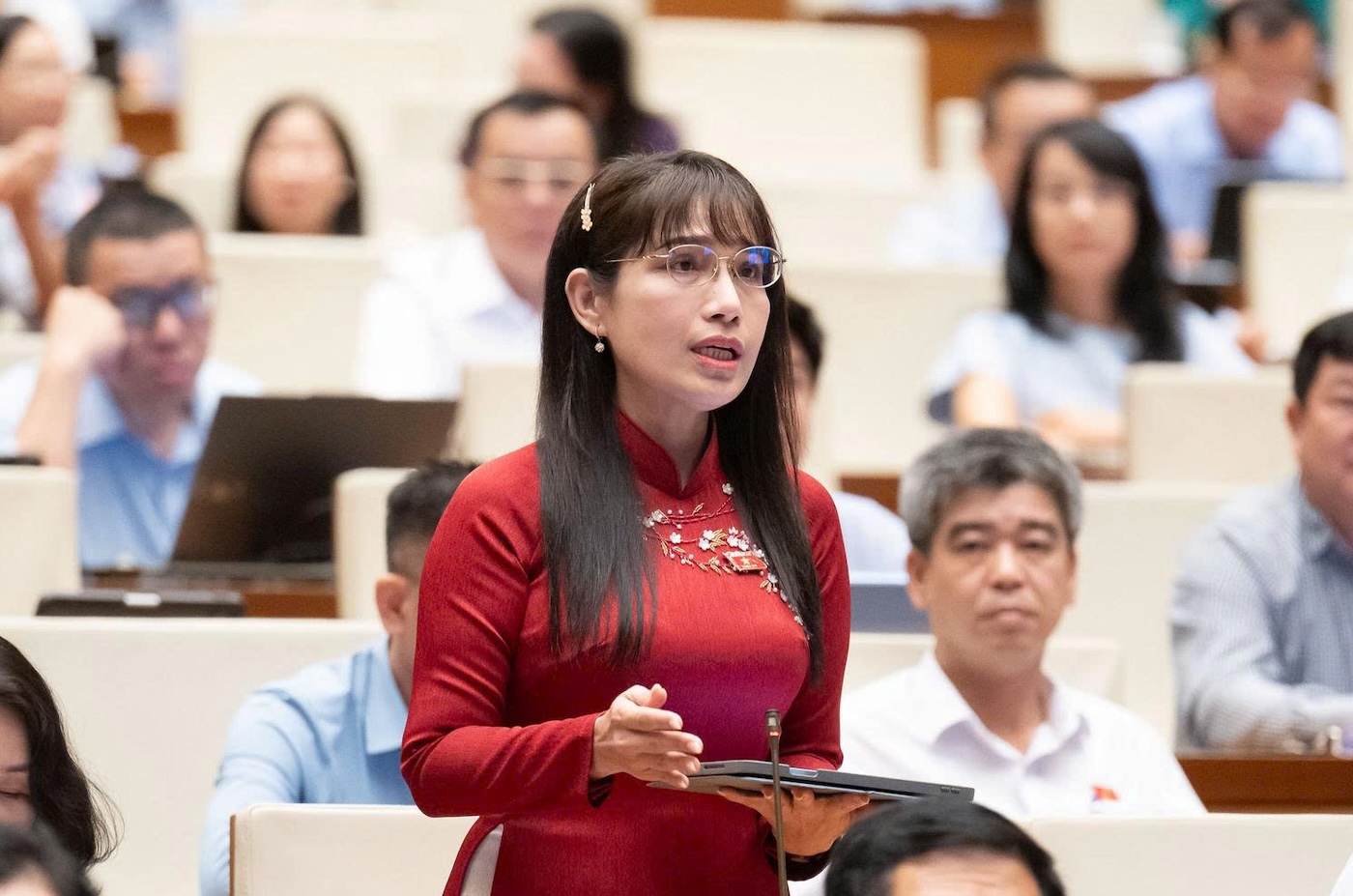 Đại biểu Quốc hội: Tại sao khi bước vào trường học, một đĩa cơm, một chai nước lại giá cao hơn bên ngoài? - Ảnh 1.