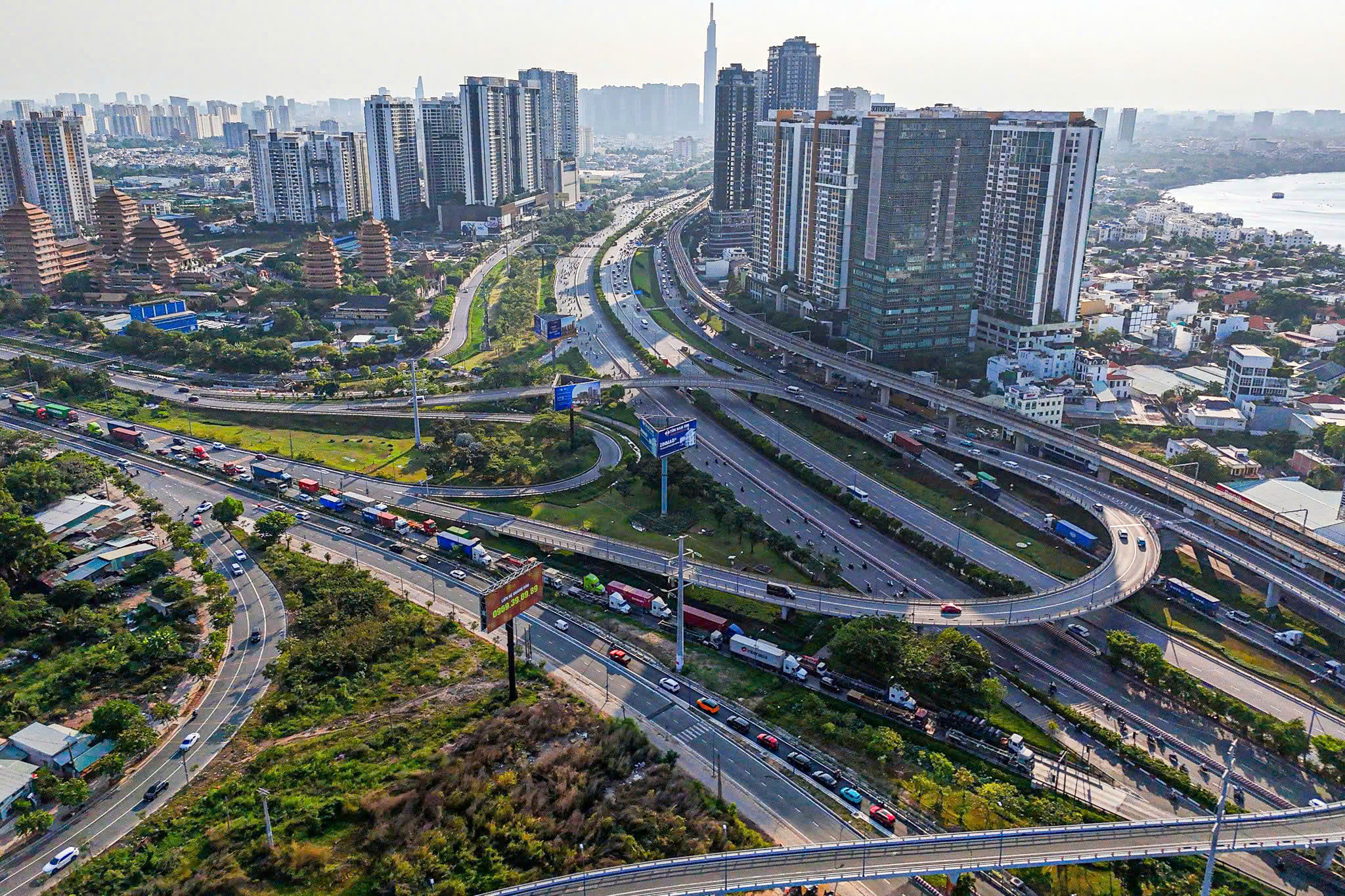 Từ nghị quyết đến lô trái phiếu đầu tiên: TP.HCM mở cửa đón vốn dài hạn cho hạ tầng - Ảnh 3.