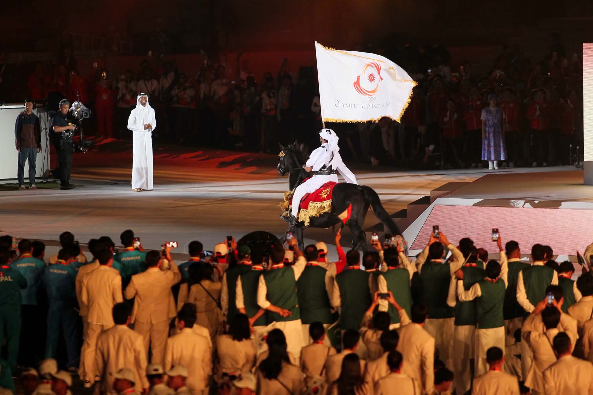 Chùm ảnh bế mạc Asiad 20: Ngắn gọn nhưng đầy màu sắc - Ảnh 12.