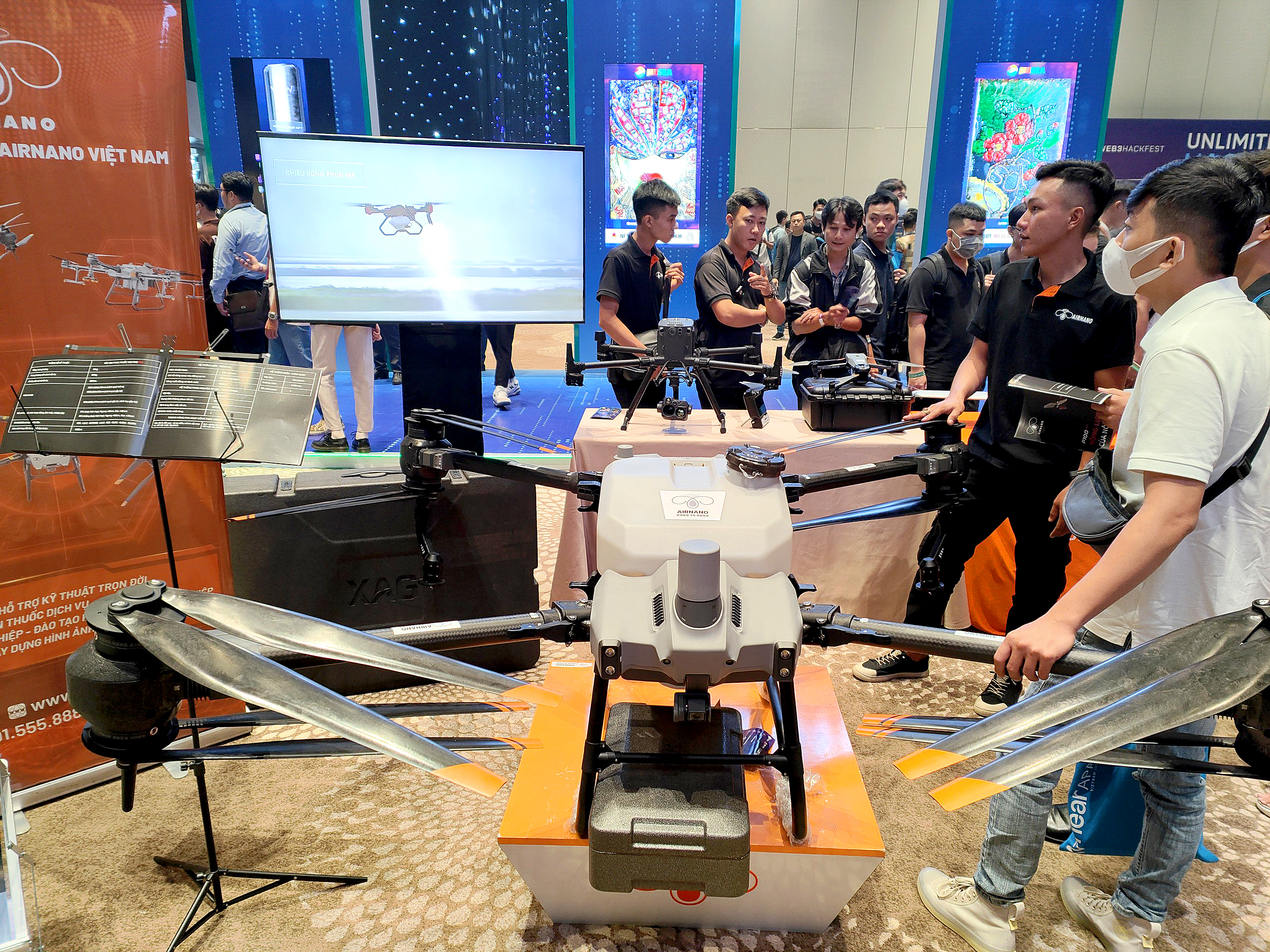 Bộ Chính trị: Đến 2030, Việt Nam sẽ vận hành 3 khu thử nghiệm bay UAV cấp quốc gia - Ảnh 1.