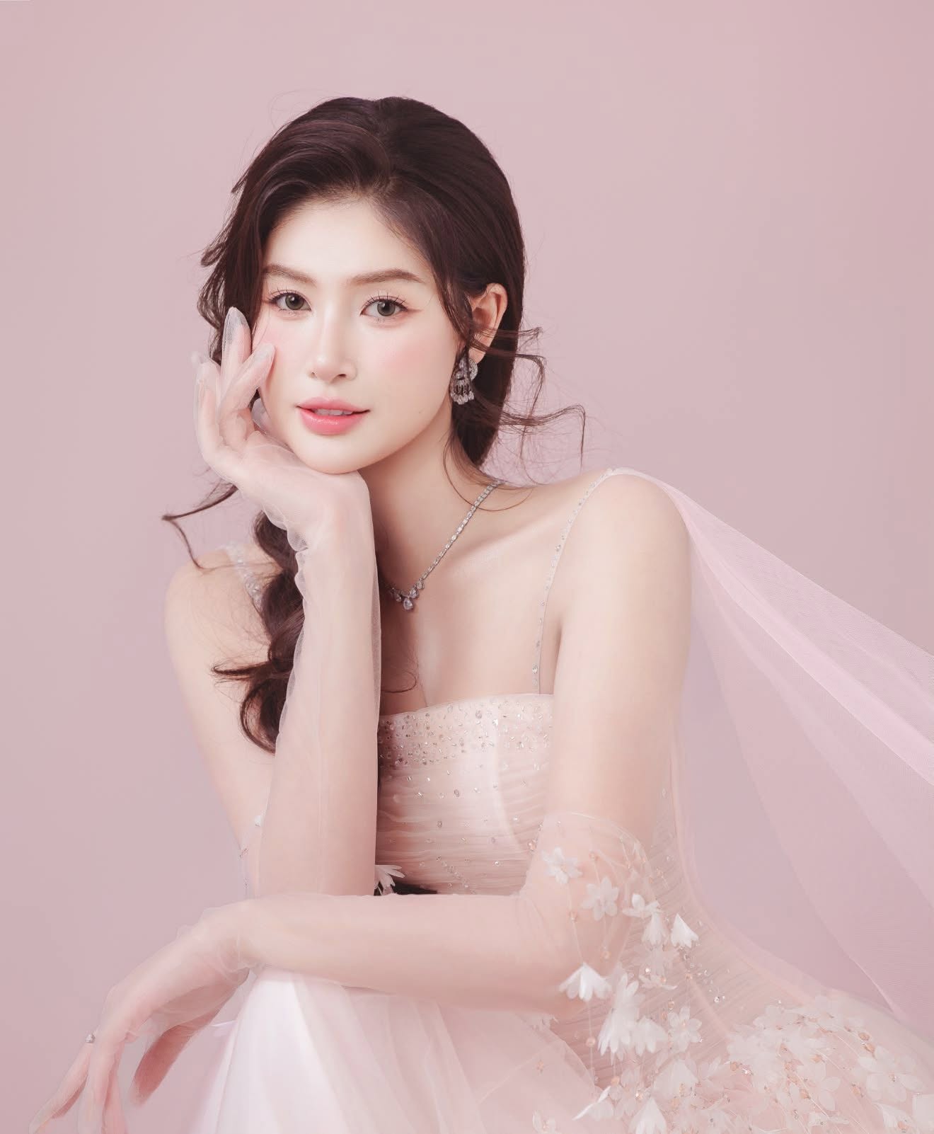 Phạm Hoàng Thu Uyên: Chuẩn bị cho Miss Earth không chỉ là chuyện sắc vóc - Ảnh 1.