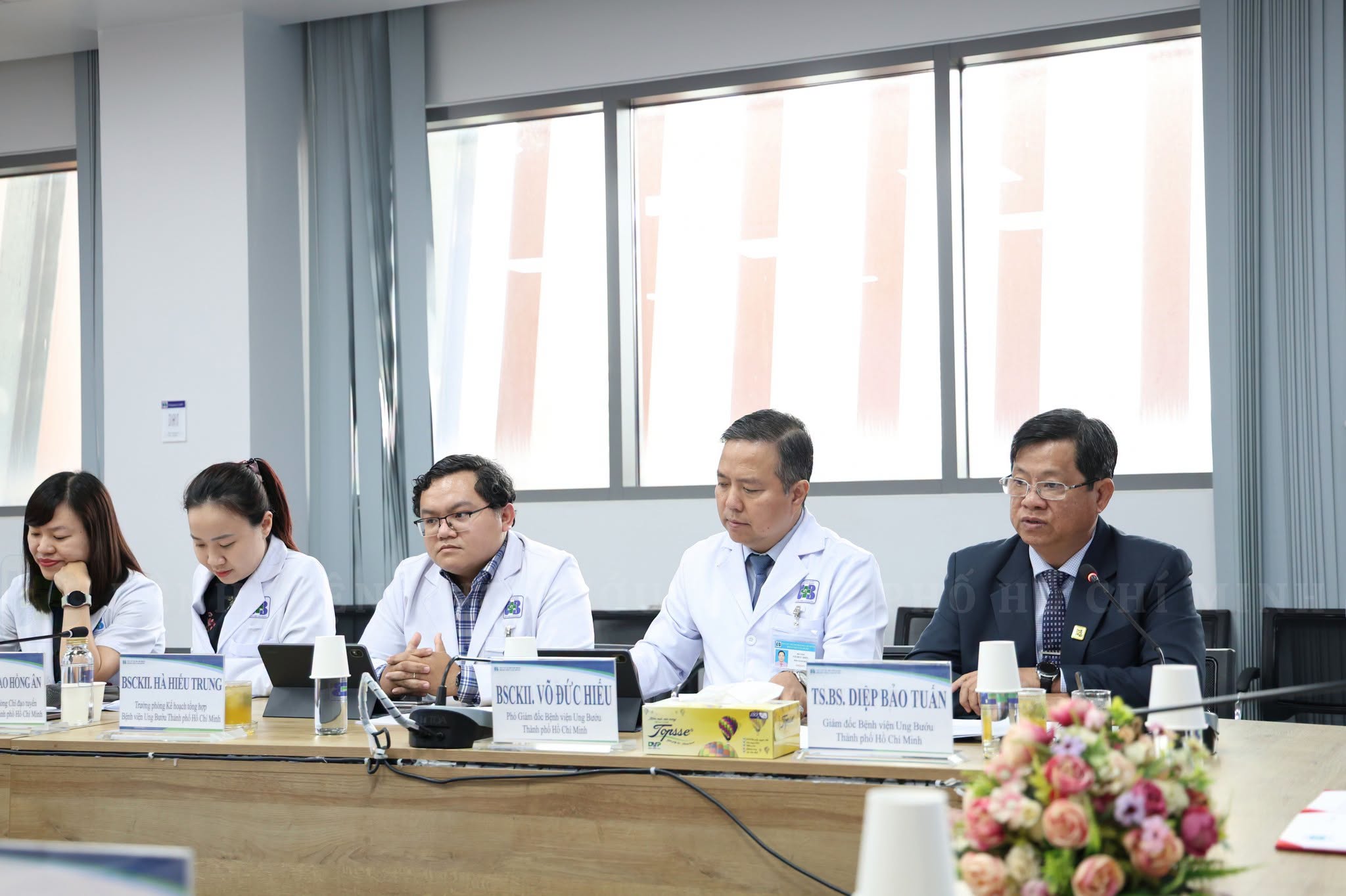 Bệnh nhân đến Bệnh viện Ung bướu TP.HCM tiếp tục tăng, khoảng gần 1,2 triệu lượt năm 2026 - Ảnh 1.