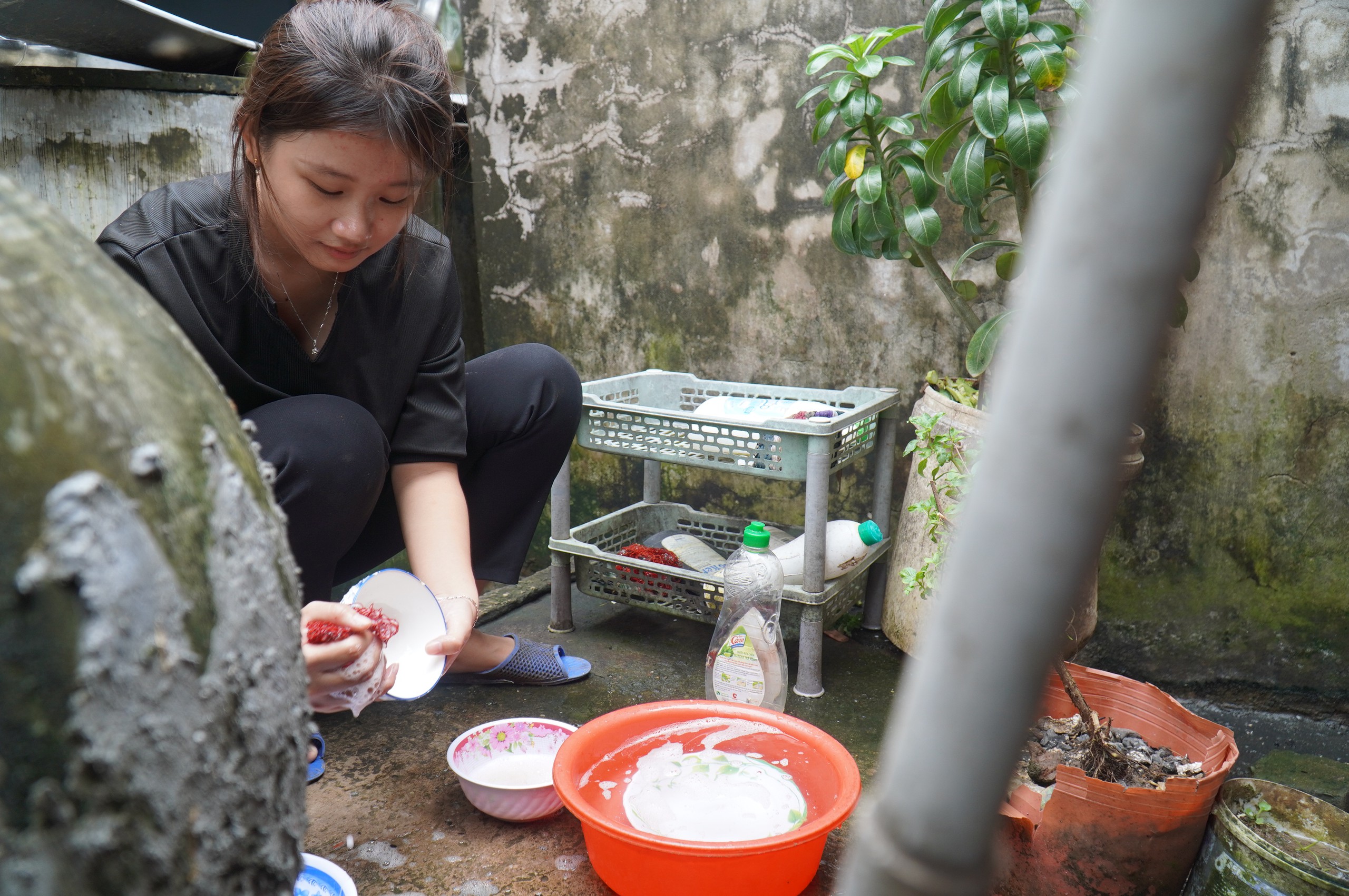 Nữ sinh Vĩnh Long làm đôi mắt cho mẹ , đậu ĐH Công Thương TP . HCM với 24 , 91 điểm - Ảnh 2.