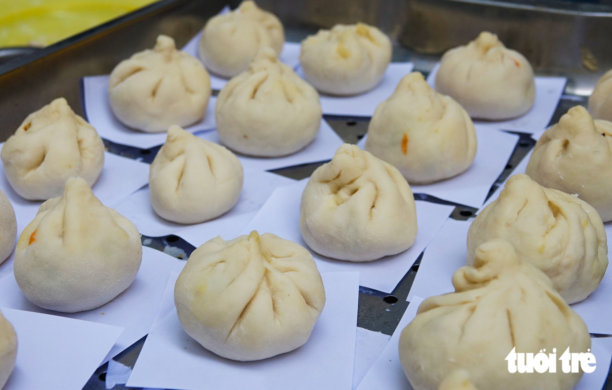 Lễ giỗ Anh hùng dân tộc Nguyễn Trung Trực: Đổ hàng trăm ngàn cái bánh xèo chay, bánh bao chay đãi miễn phí người dân - Ảnh 4.