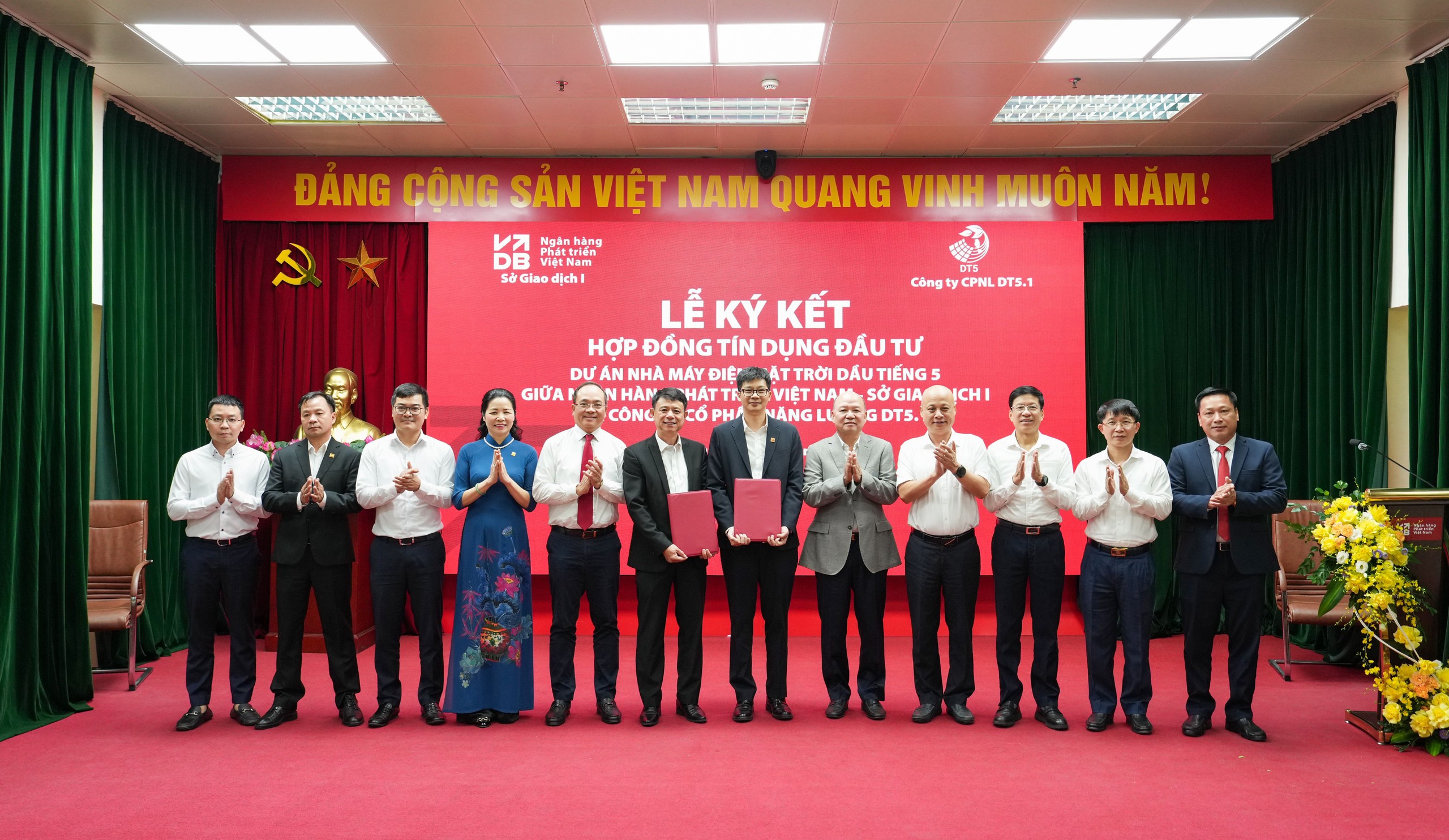 Ký hợp đồng tín dụng cho dự án điện mặt trời Dầu Tiếng 5 có tổng vốn đầu tư 7.786 tỉ đồng - Ảnh 1.